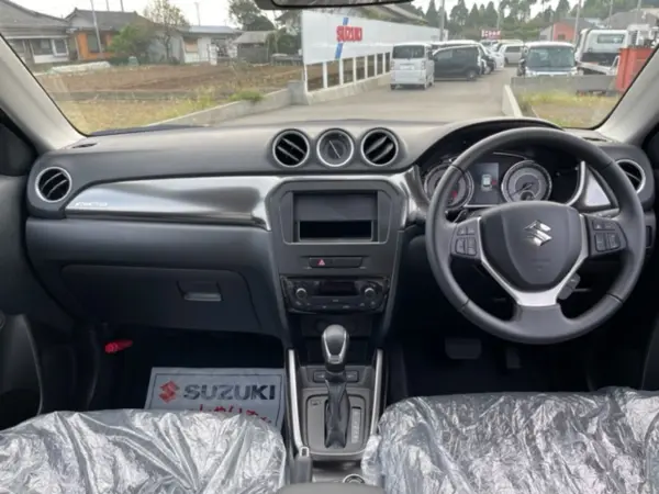 Suzuki Escudo 1.5 4WD (Beige Two-Tone) — photo 7