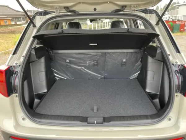 Suzuki Escudo 1.5 4WD (Beige Two-Tone) — photo 9