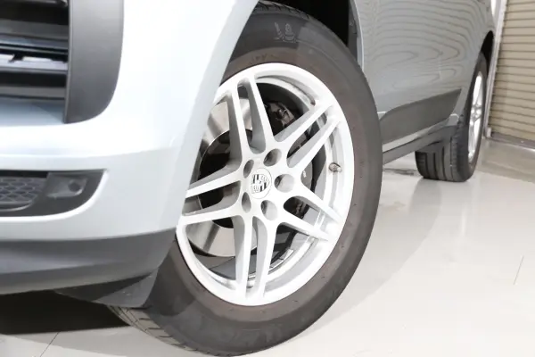 2020 Porsche Macan — photo 3