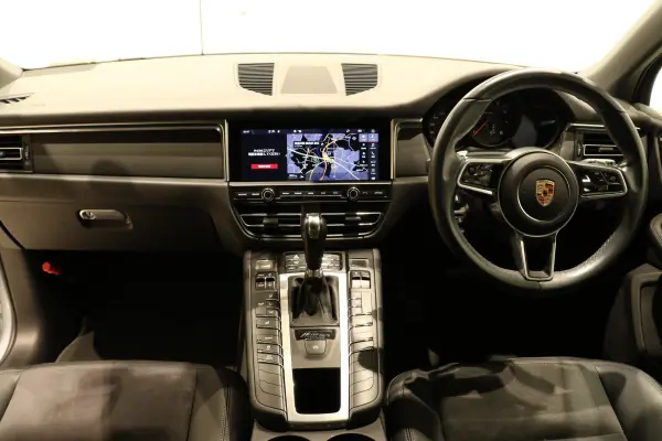 2020 Porsche Macan — photo 2