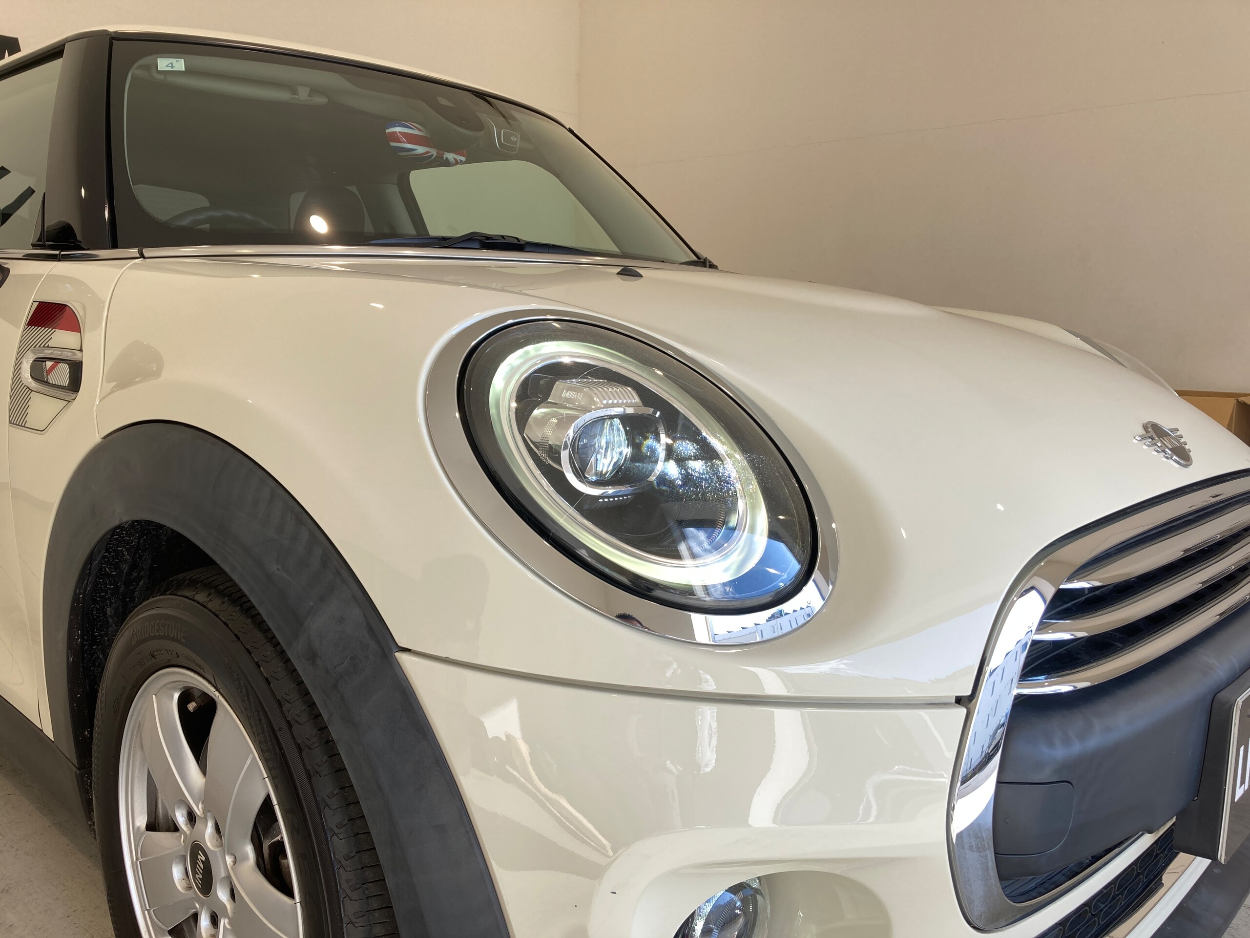 Mini Mini Victoria 3-door DCT Special Edition with Factory Navigation, Bluetooth, Backup Camera, Corner Sensors, Factory 15-inch Alloy Wheels, LED Lights, Union Jack Tail, Idling Stop, ETC, Front Fog Lamps, Dash Cam!! (Pepper White) — photo 9