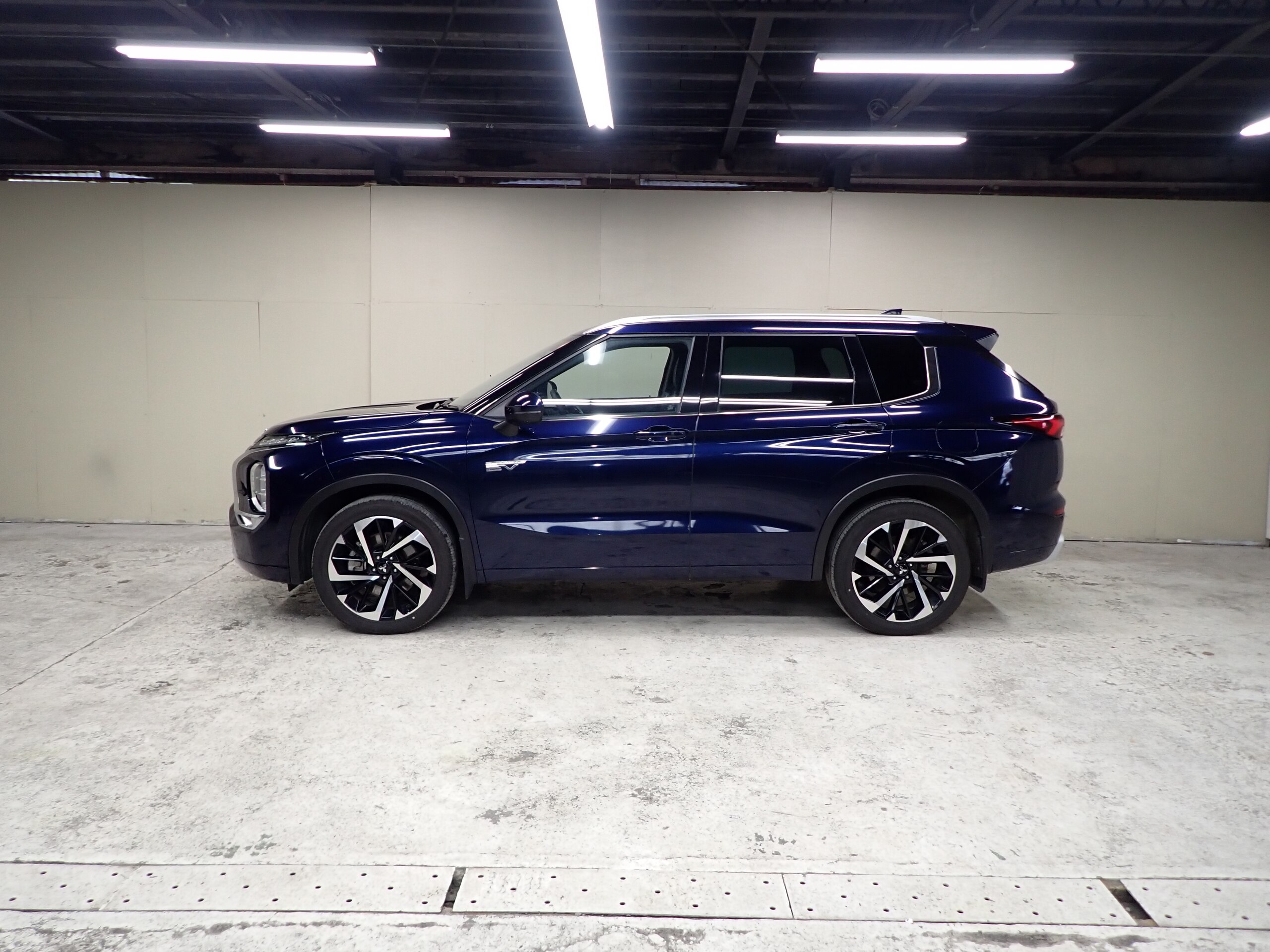 2023 Mitsubishi Outlander — photo 2