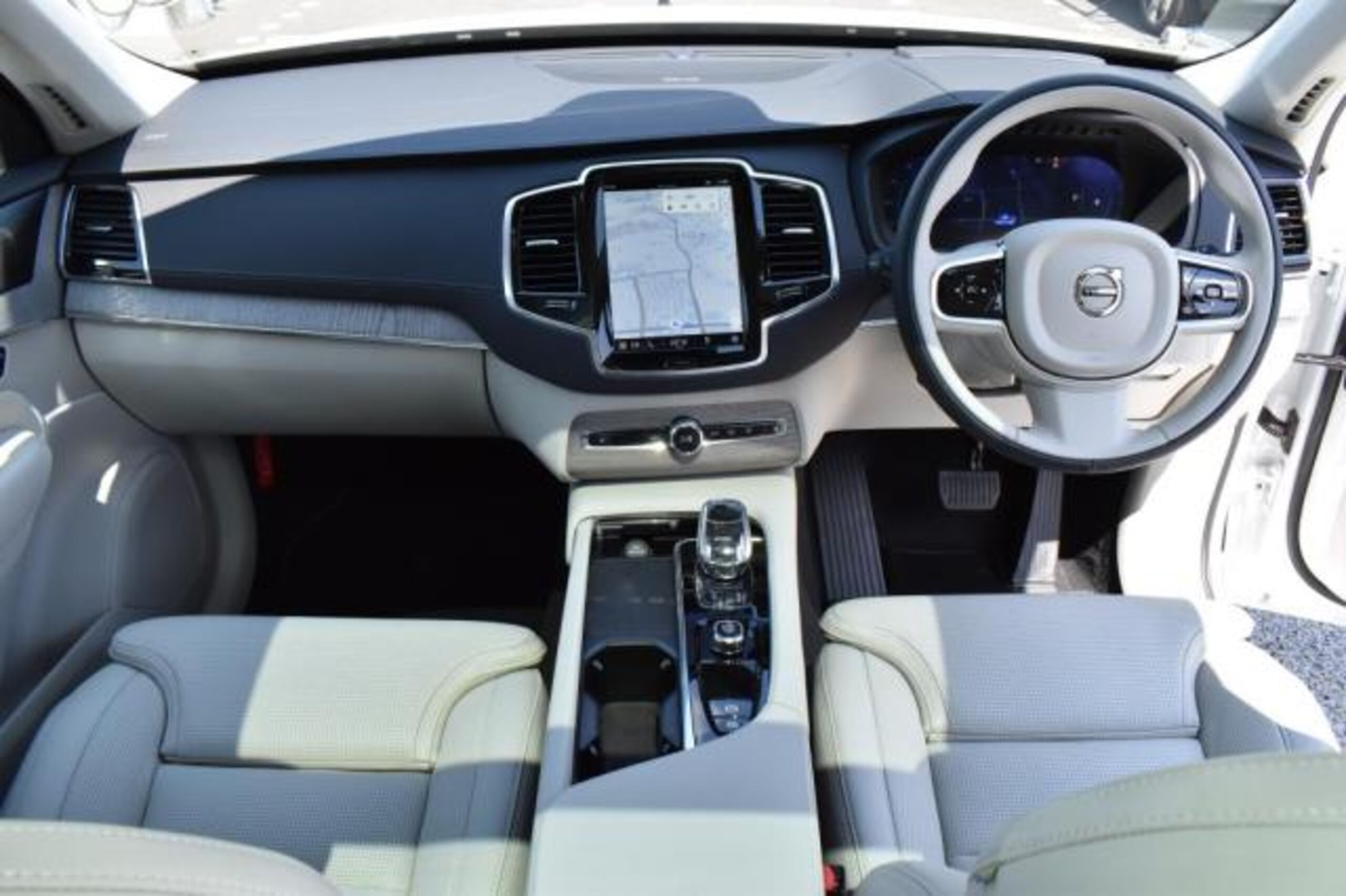 2025 Volvo Xc90 — photo 2