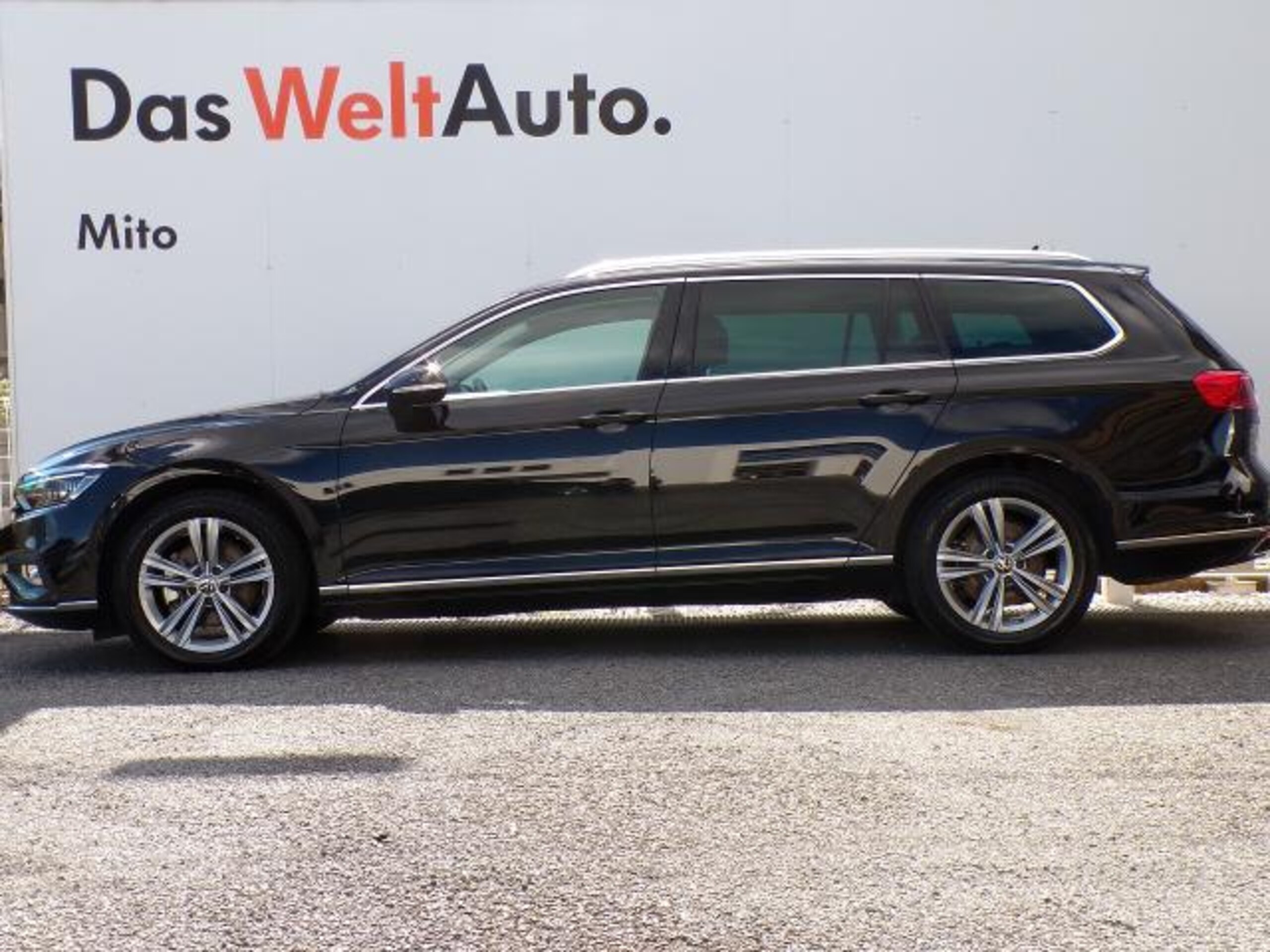 2021 Volkswagen Passat — photo 2