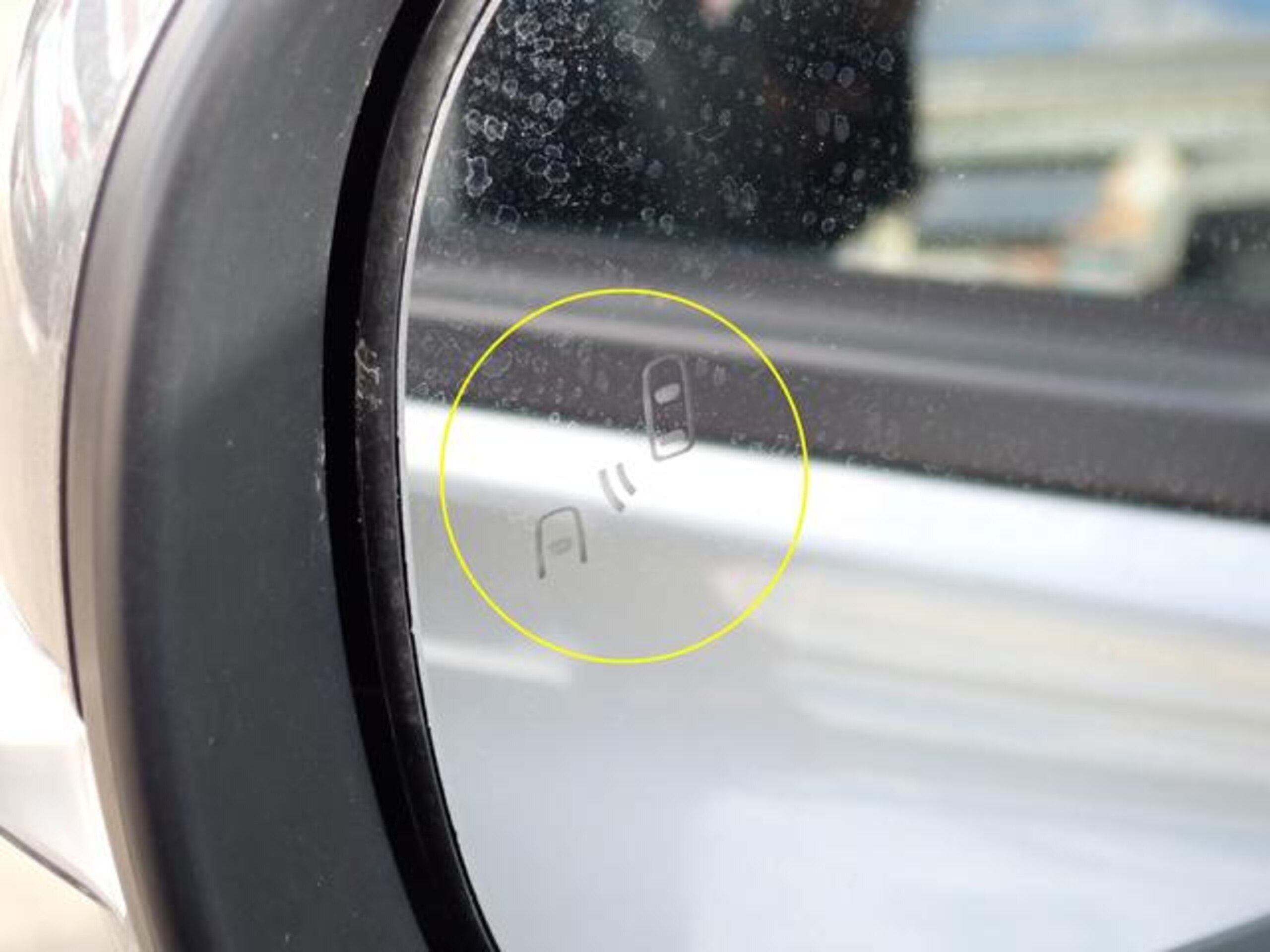 Suzuki Escudo 1.5 4WD Hybrid — photo 7