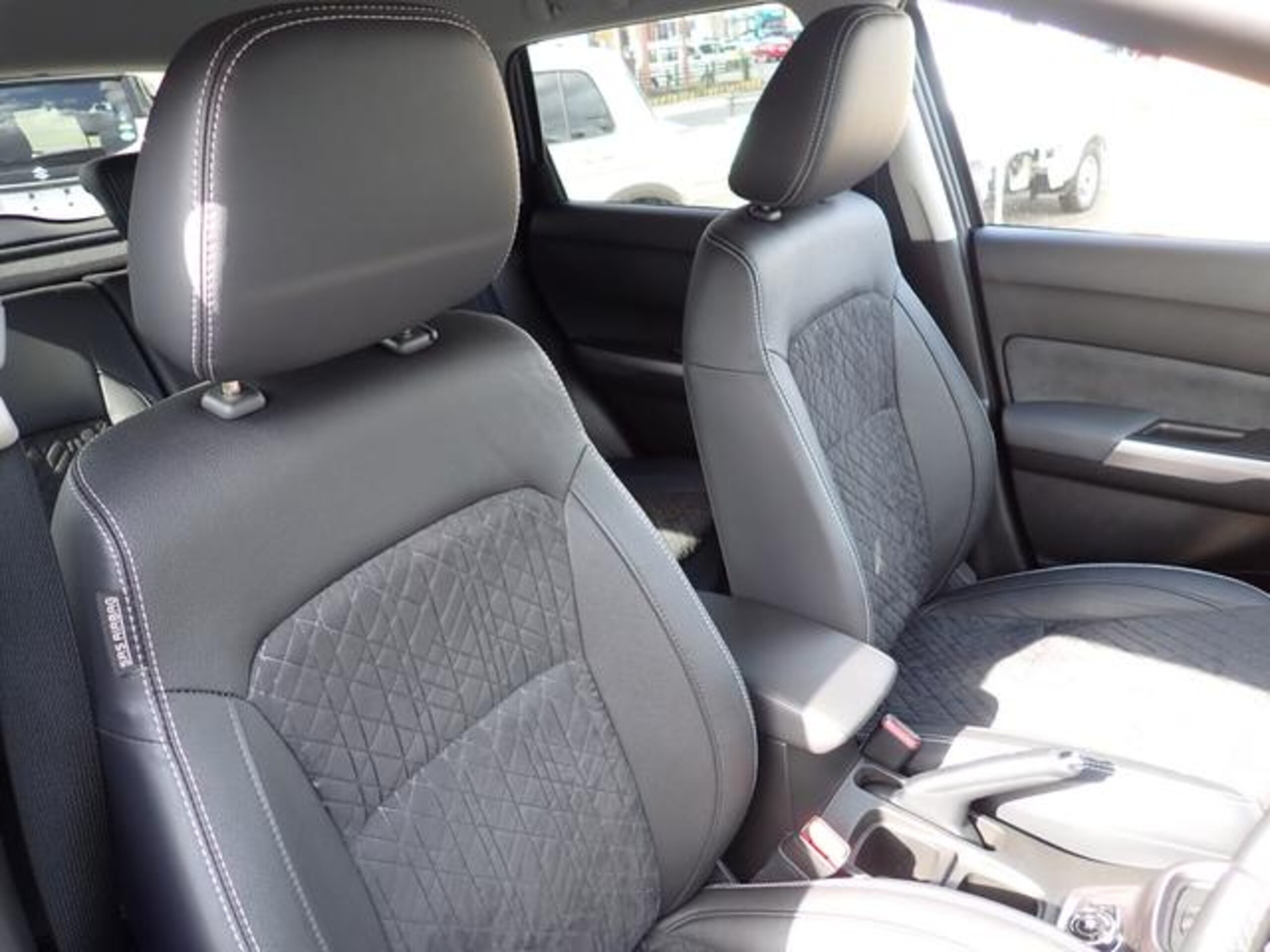 Suzuki Escudo 1.5 4WD Hybrid — photo 9