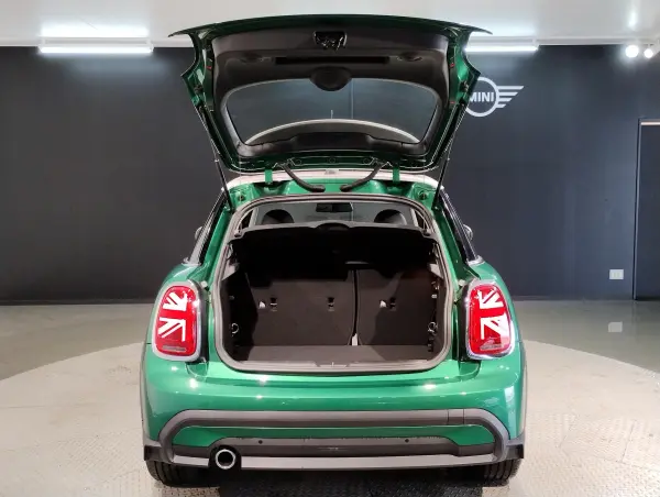 Mini Cooper D 5-Door Premium Plus Package DCT One Owner Leatherette Seats Seat Heater Active Cruise Control Apple CarPlay Comfort Access Genuine 16-inch AW Seat Heater Mirror-type ETC LED Headlights Backup Camera (British Racing Green) — photo 7