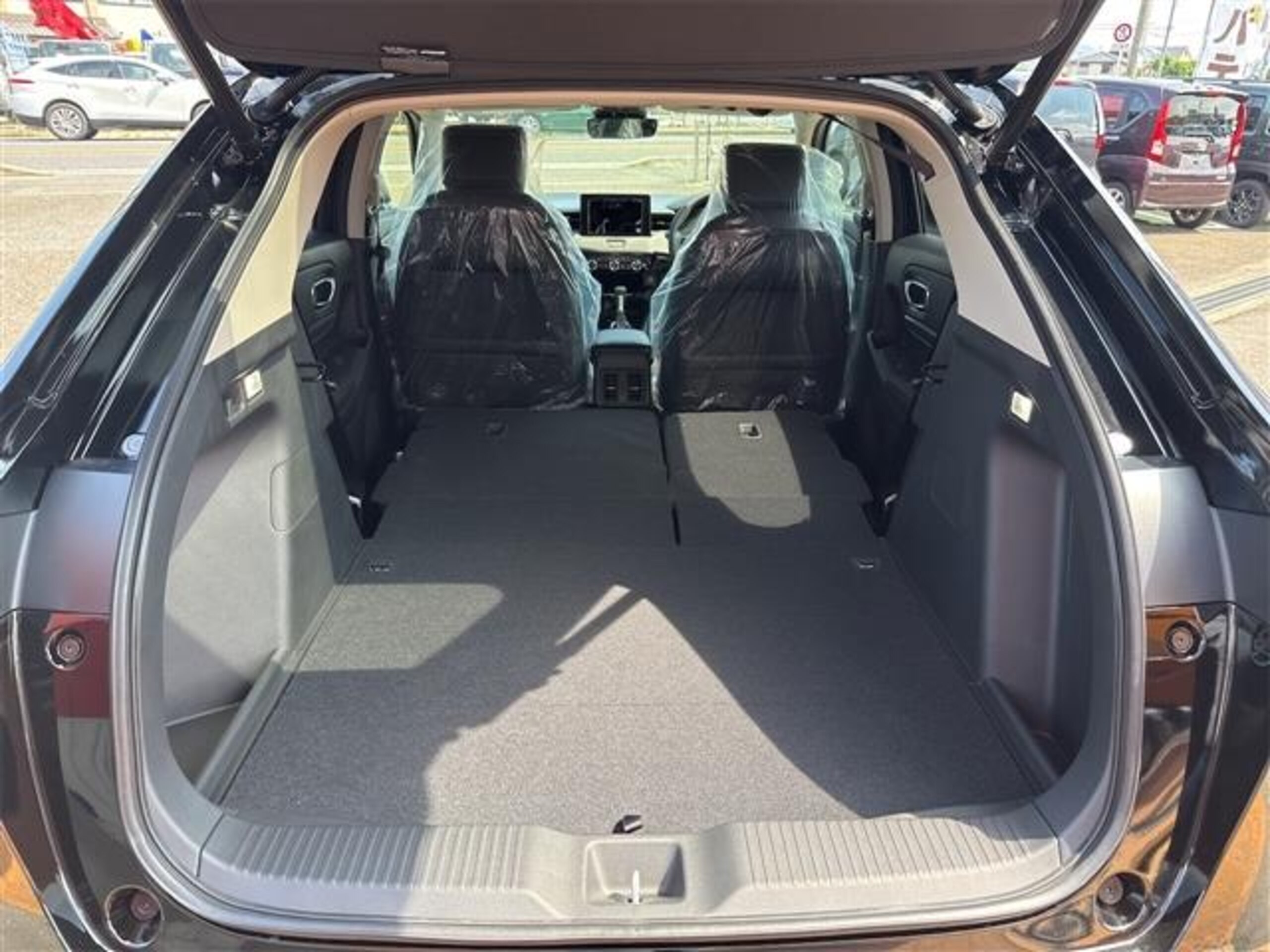 Honda Vezel 1.5 e:HEV Z Unregistered Unused Car Non-Smoking HondaSENSING Adaptive Cruise Control LED Headlights Fog Lights Blind Spot Monitor Power Back Door Electronic Parking Smart Key Genuine Alloy Wheels (Crystal Black Pearl) — photo 9