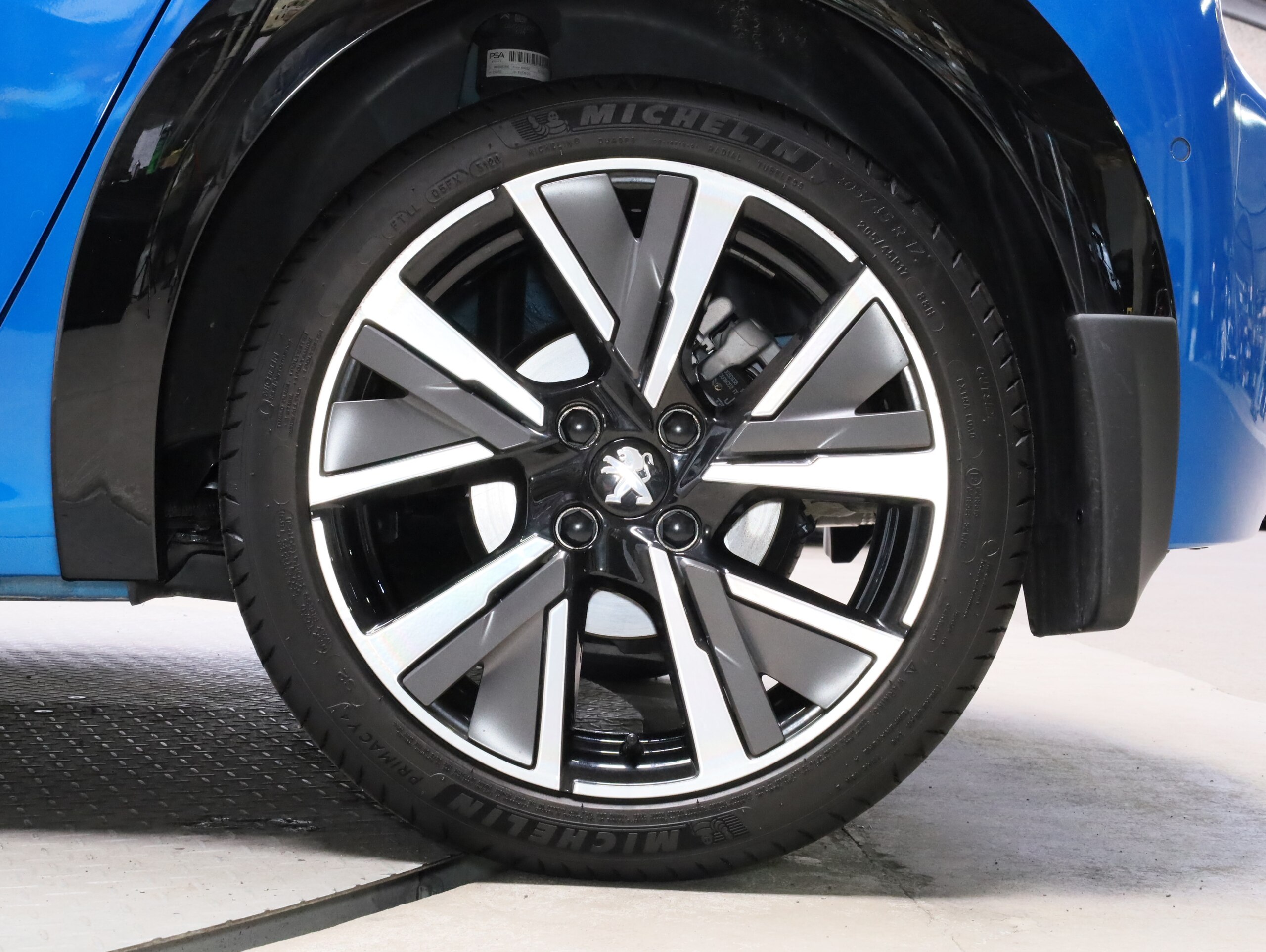 Peugeot 208 GT Line — photo 8