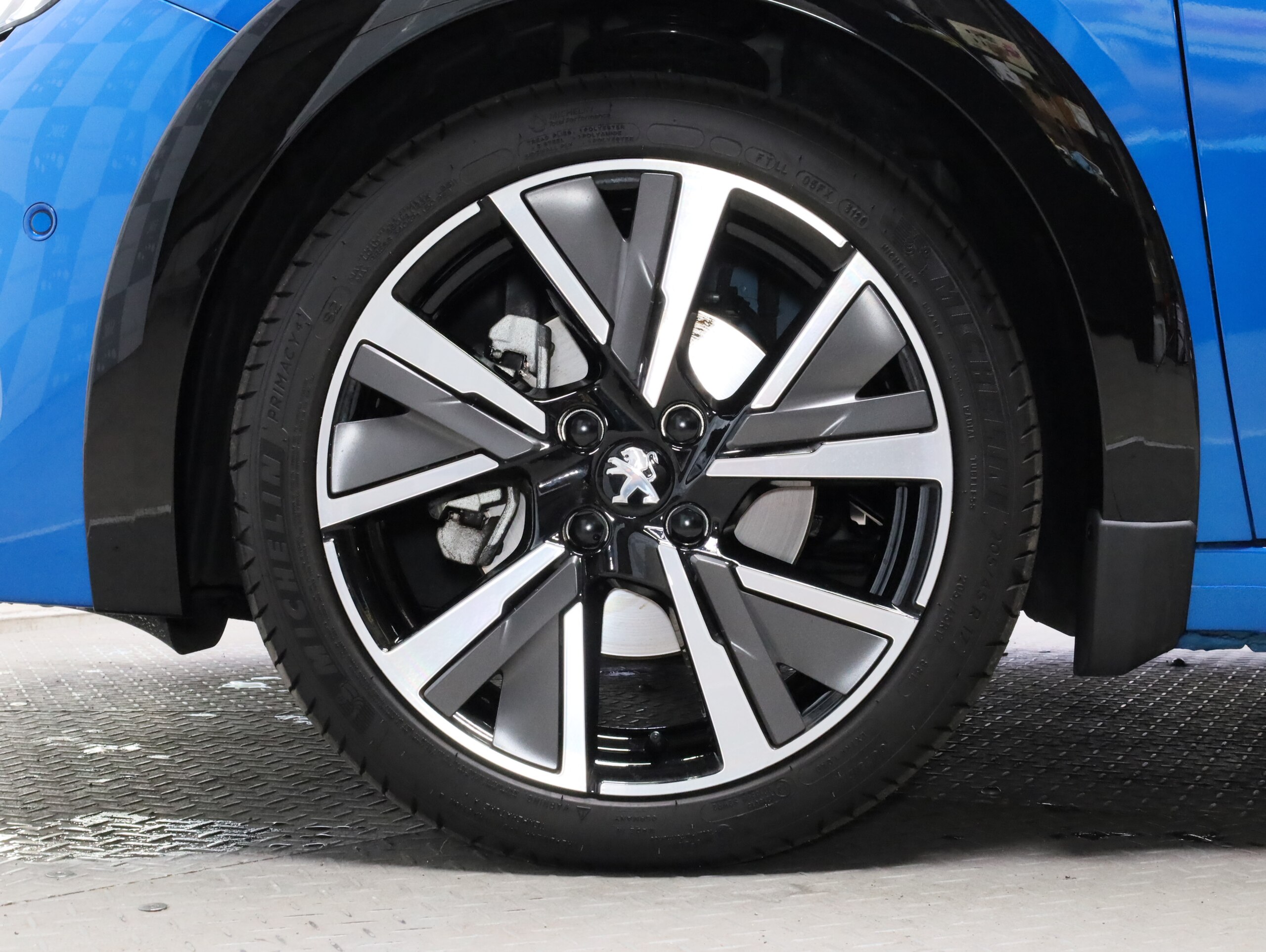 Peugeot 208 GT Line — photo 9