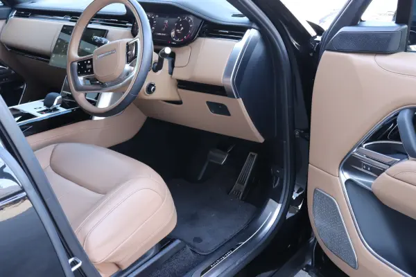 Land Rover Range Rover Autobiography 4.4L P530 Standard Wheelbase 4WD — photo 9