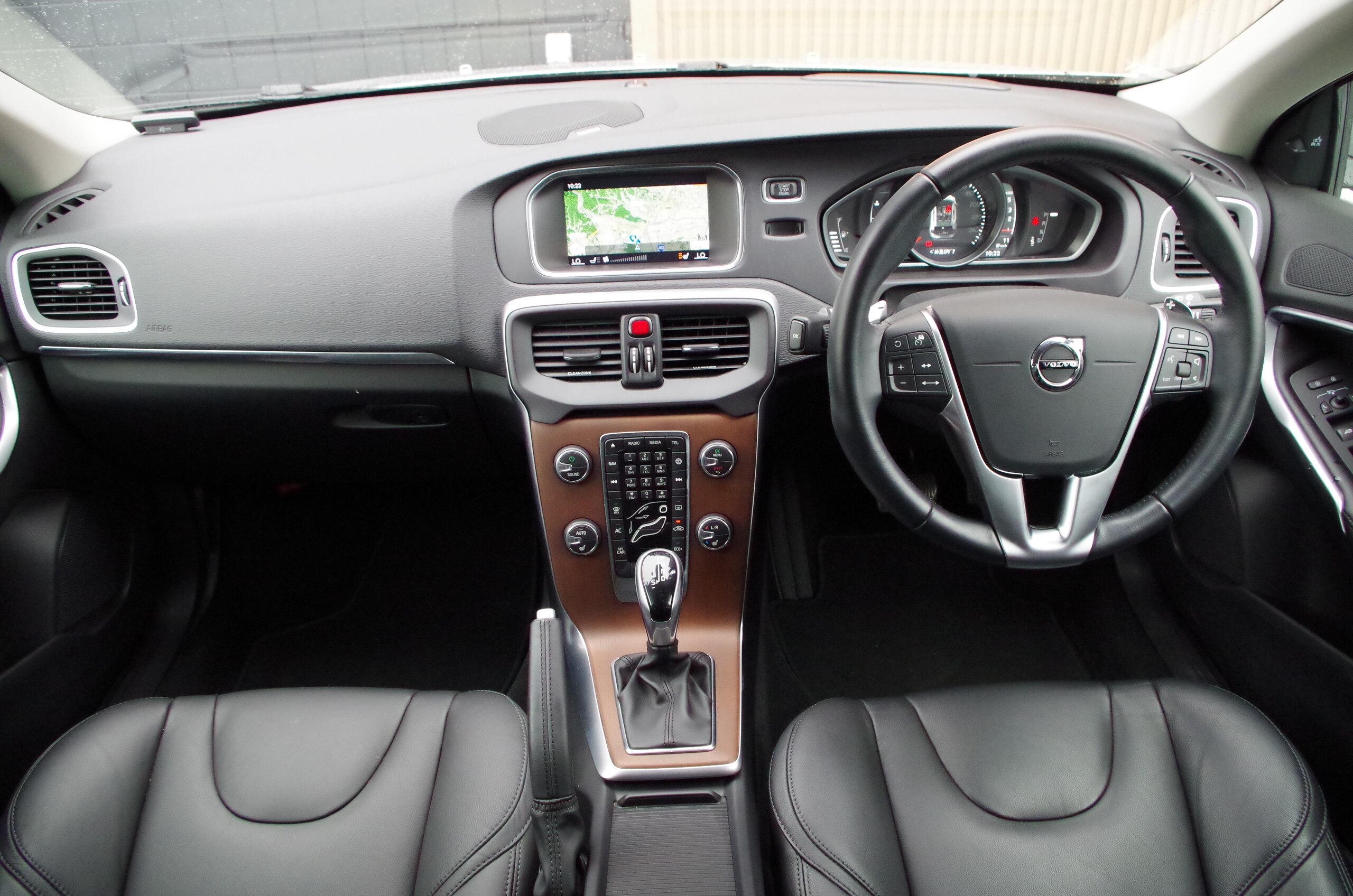 2019 Volvo V40 — photo 2