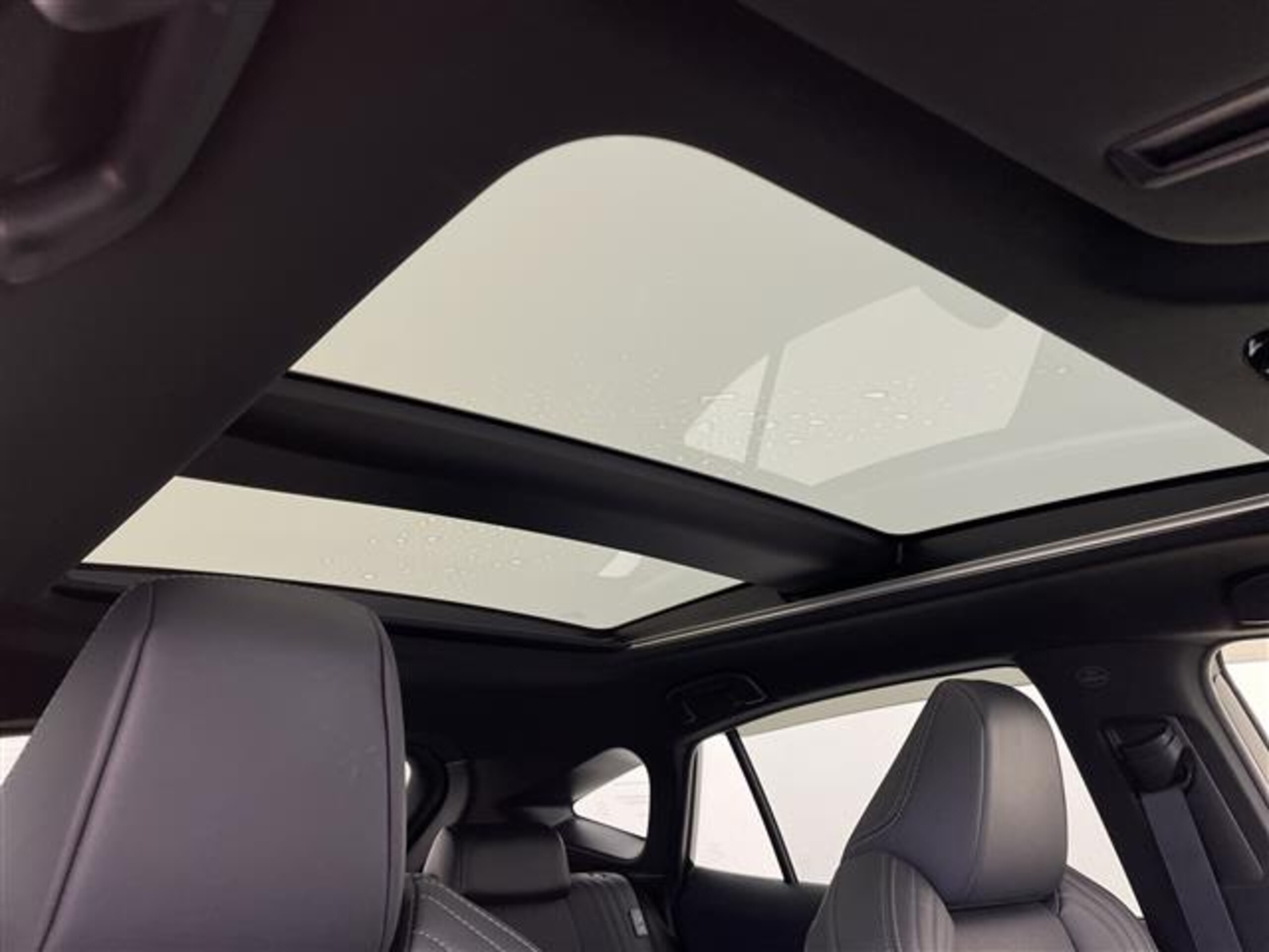 2020 Toyota Harrier — photo 2