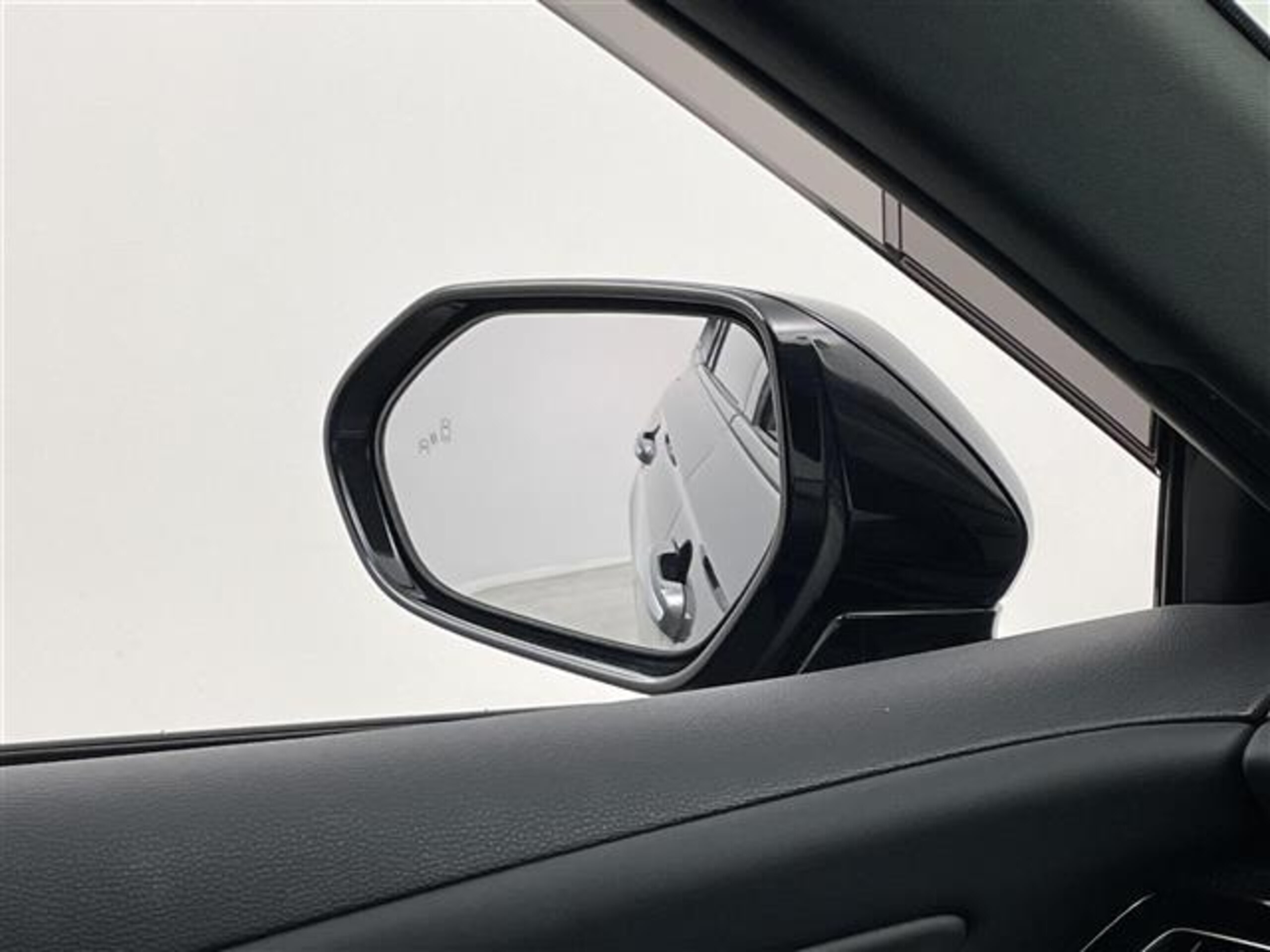 Toyota Crown Hybrid 3.5 RS Advance — photo 8