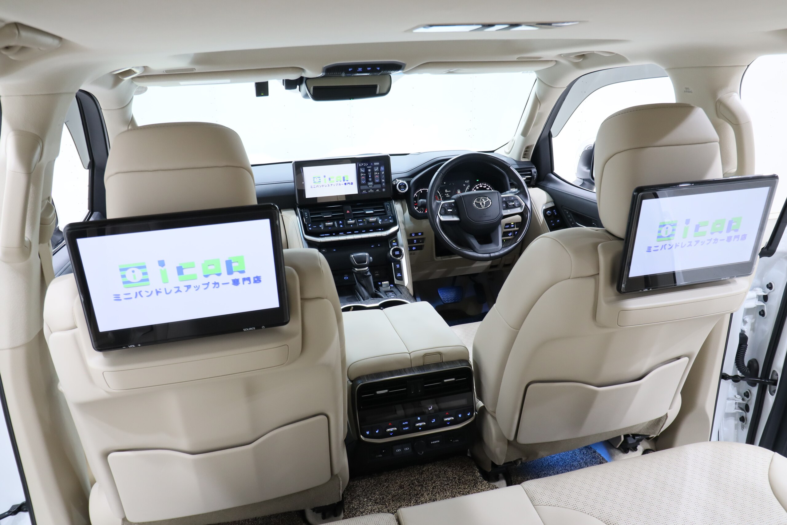 2023 Toyota Landrcuiser 300 — photo 2