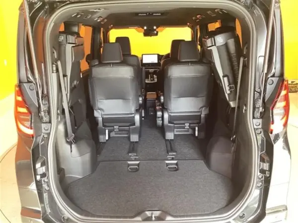 2025 Toyota Noah — photo 9 | Tuminion Kenya