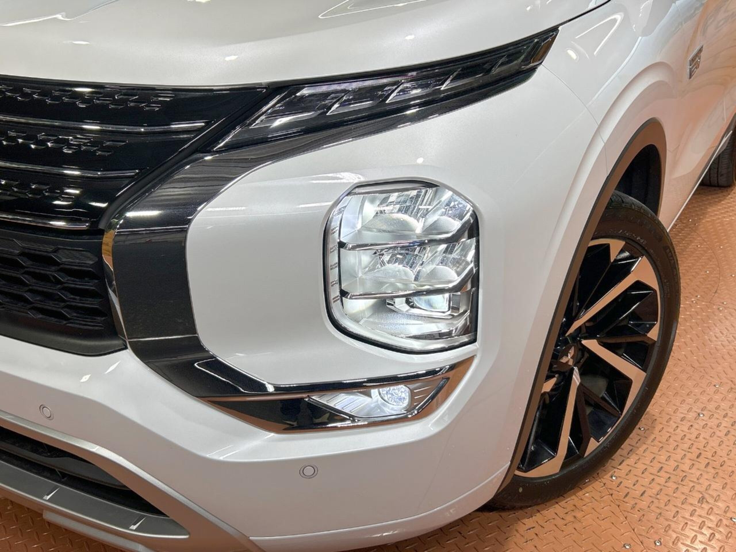 Mitsubishi Outlander PHEV 2.4 P 4WD — photo 8