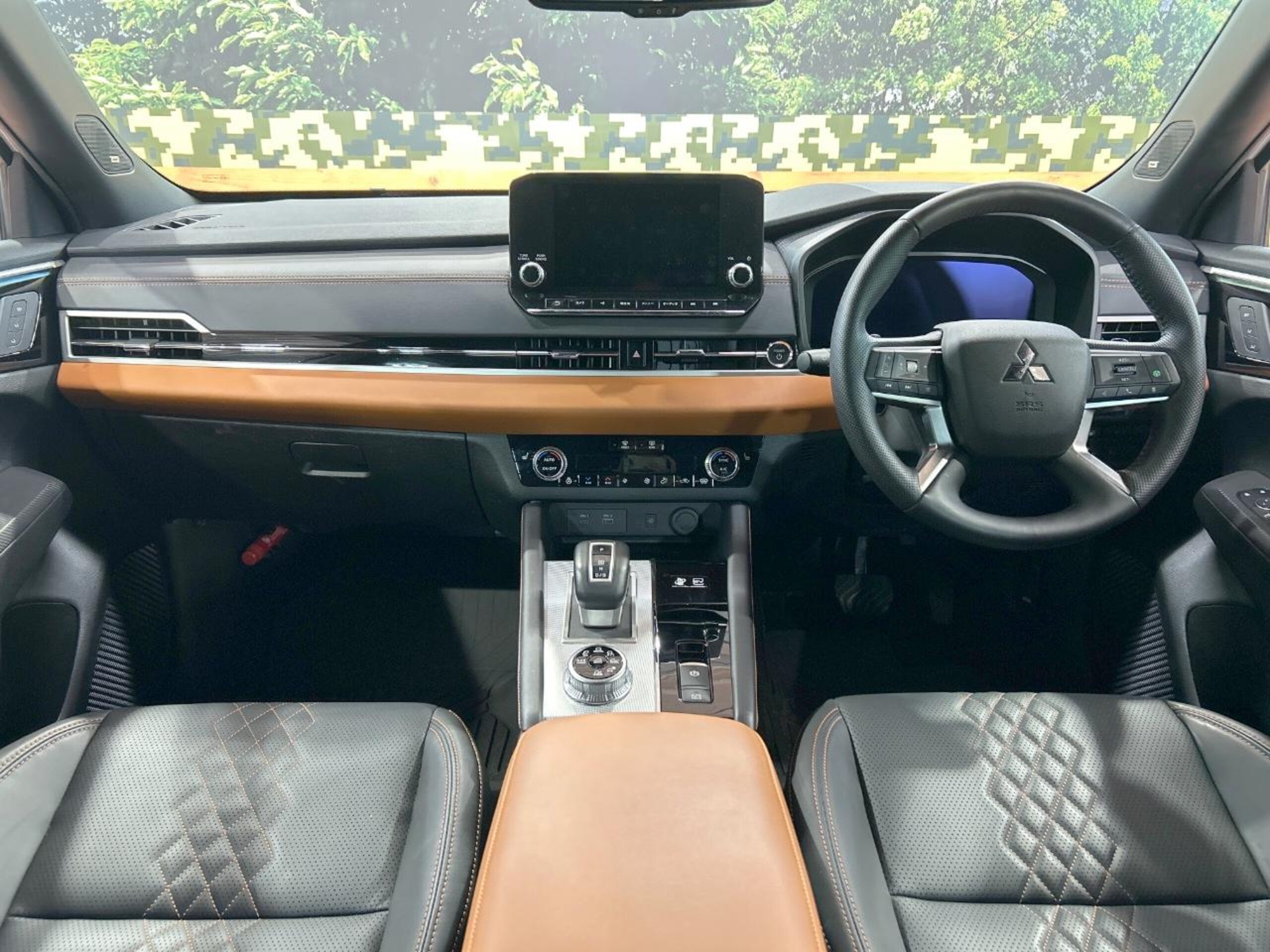 2023 Mitsubishi Outlander — photo 2