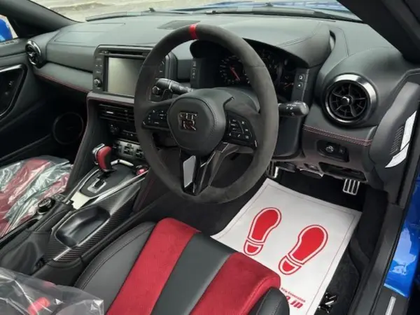 2022 Nissan Gt-r — photo 3