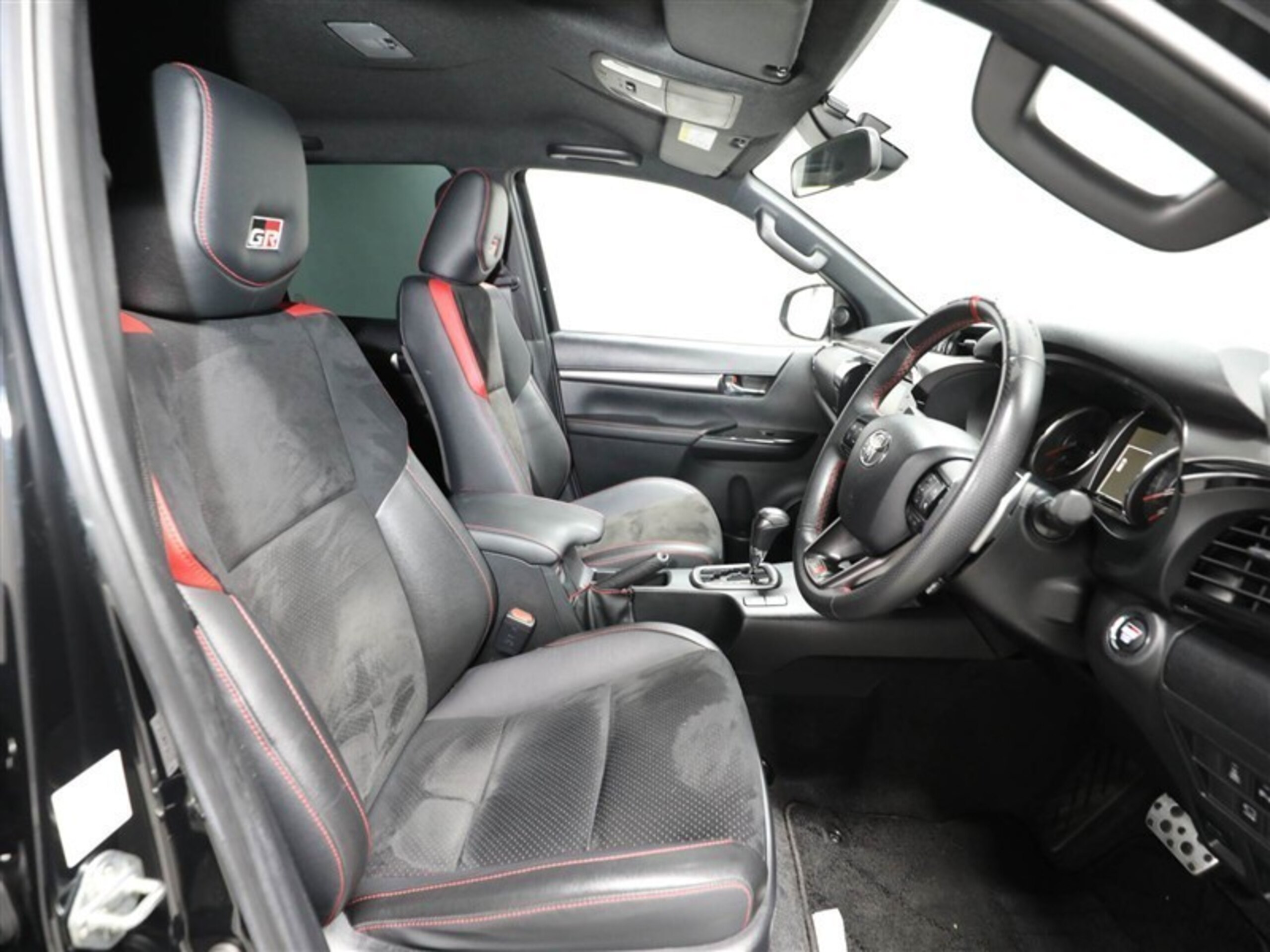 Toyota Hilux 2.4 Z GR Sport Diesel Turbo 4WD — photo 8