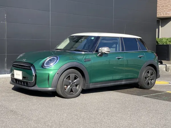 Mini Cooper 5-Door Premium Plus Package DCT with Apple CarPlay (Navigation Compatible)・ETC2.0 (British Racing Green M) — thumbnail 1