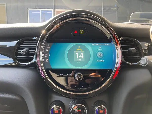 Mini Cooper 5-Door Premium Plus Package DCT with Apple CarPlay (Navigation Compatible)・ETC2.0 (British Racing Green M) — photo 7