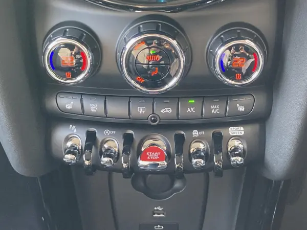 Mini Cooper 5-Door Premium Plus Package DCT with Apple CarPlay (Navigation Compatible)・ETC2.0 (British Racing Green M) — photo 9