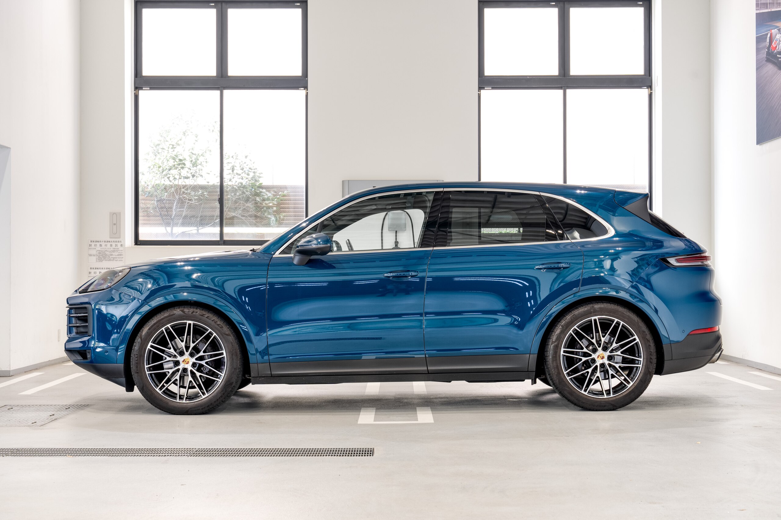 2023 Porsche Cayenne — photo 2