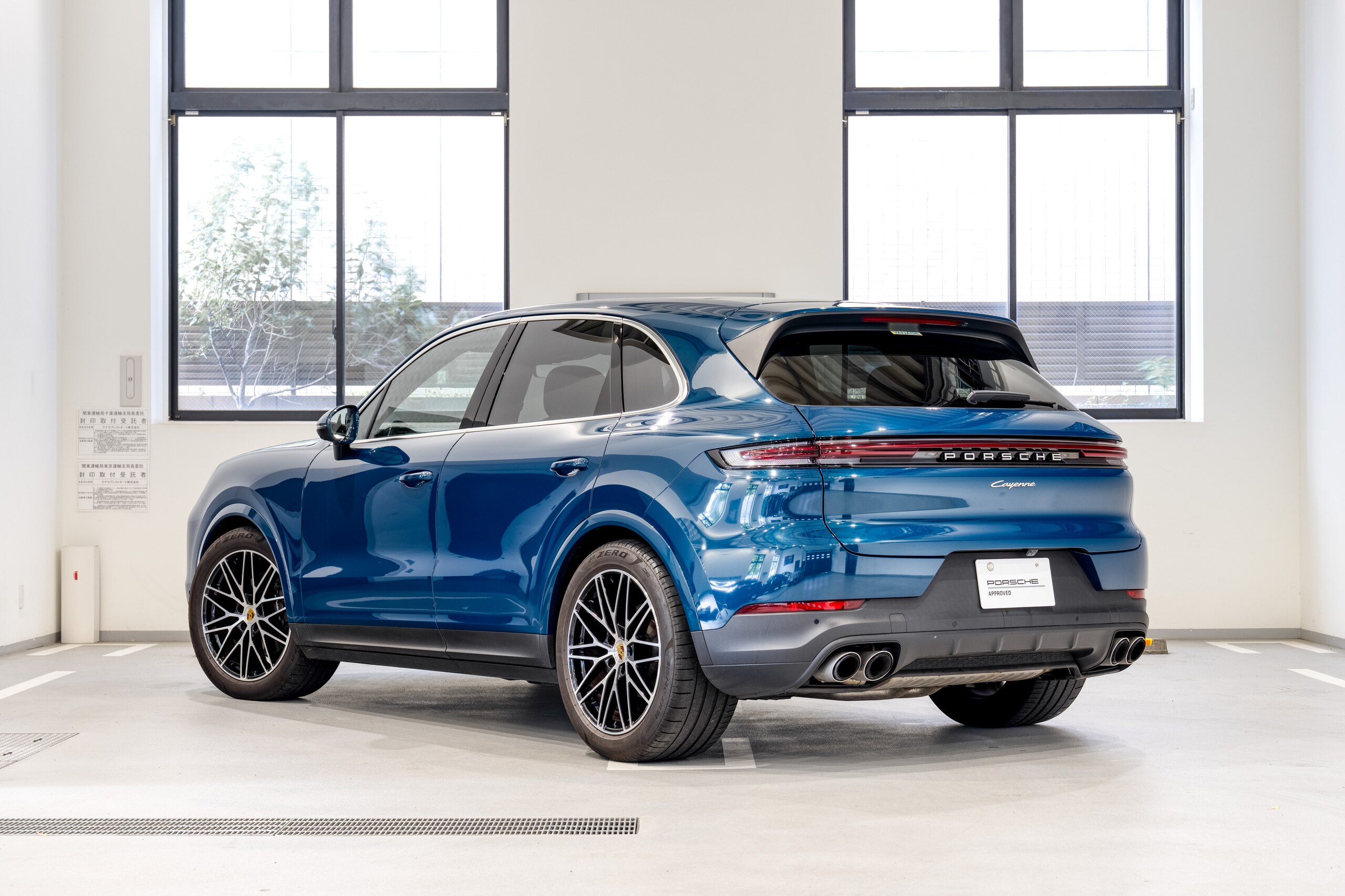 2023 Porsche Cayenne — photo 3
