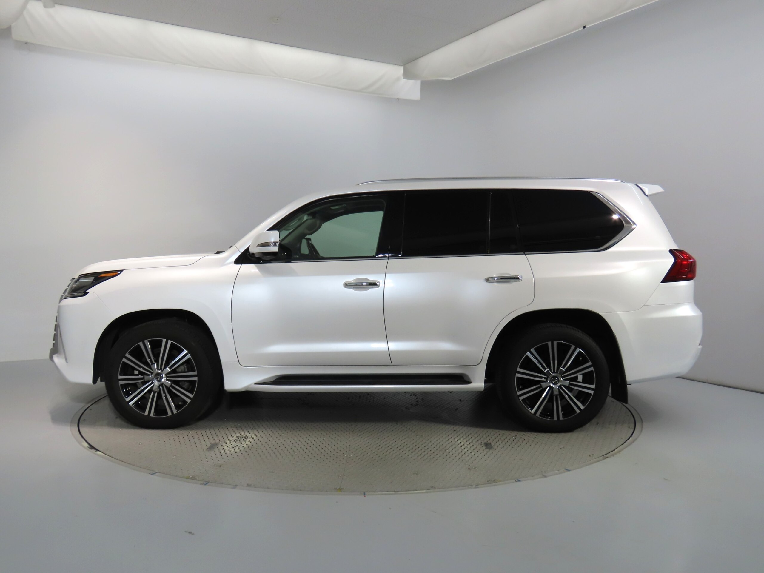 2021 Lexus Lx — photo 3