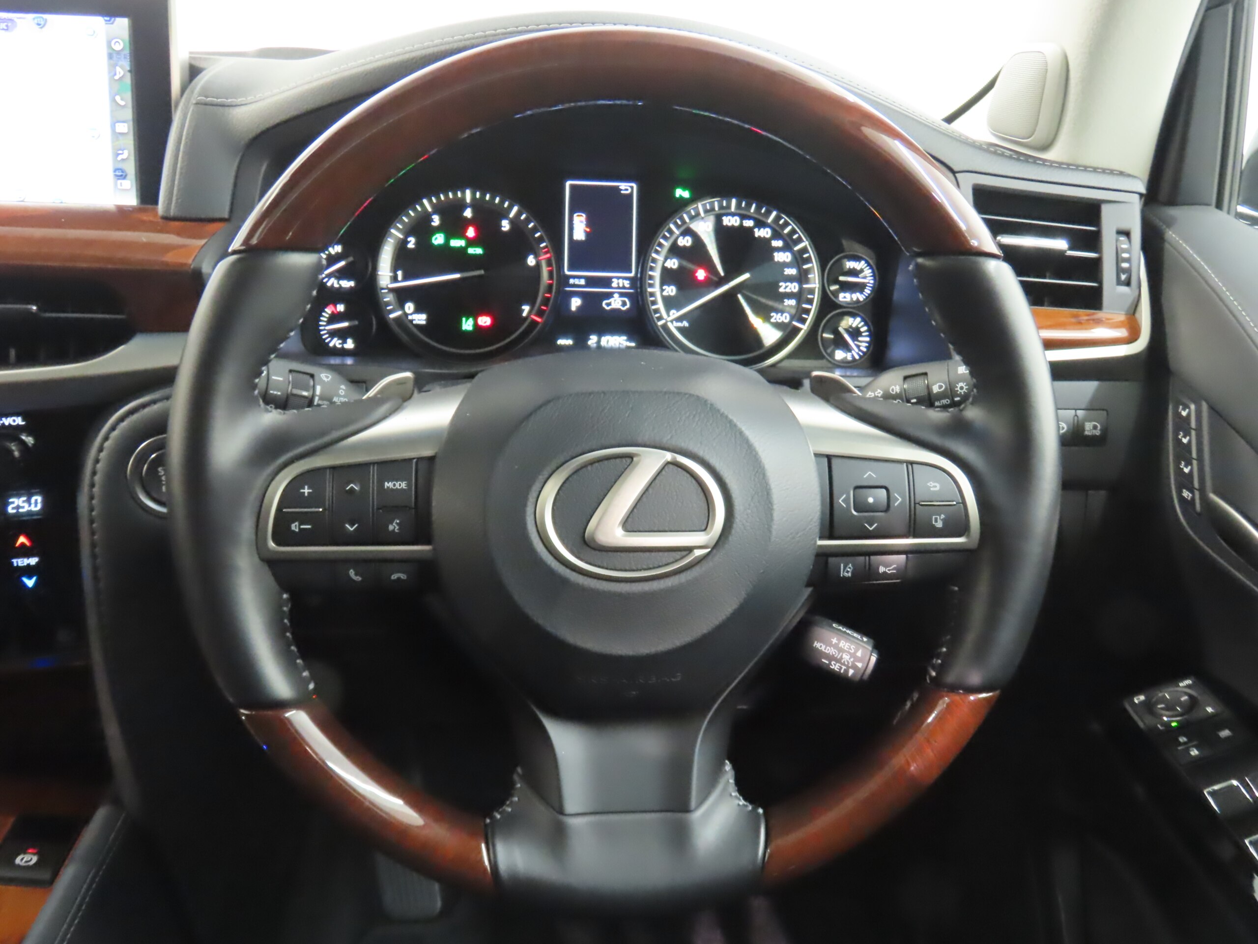 Lexus LX 570 4WD CPO Certified Used Car — photo 9