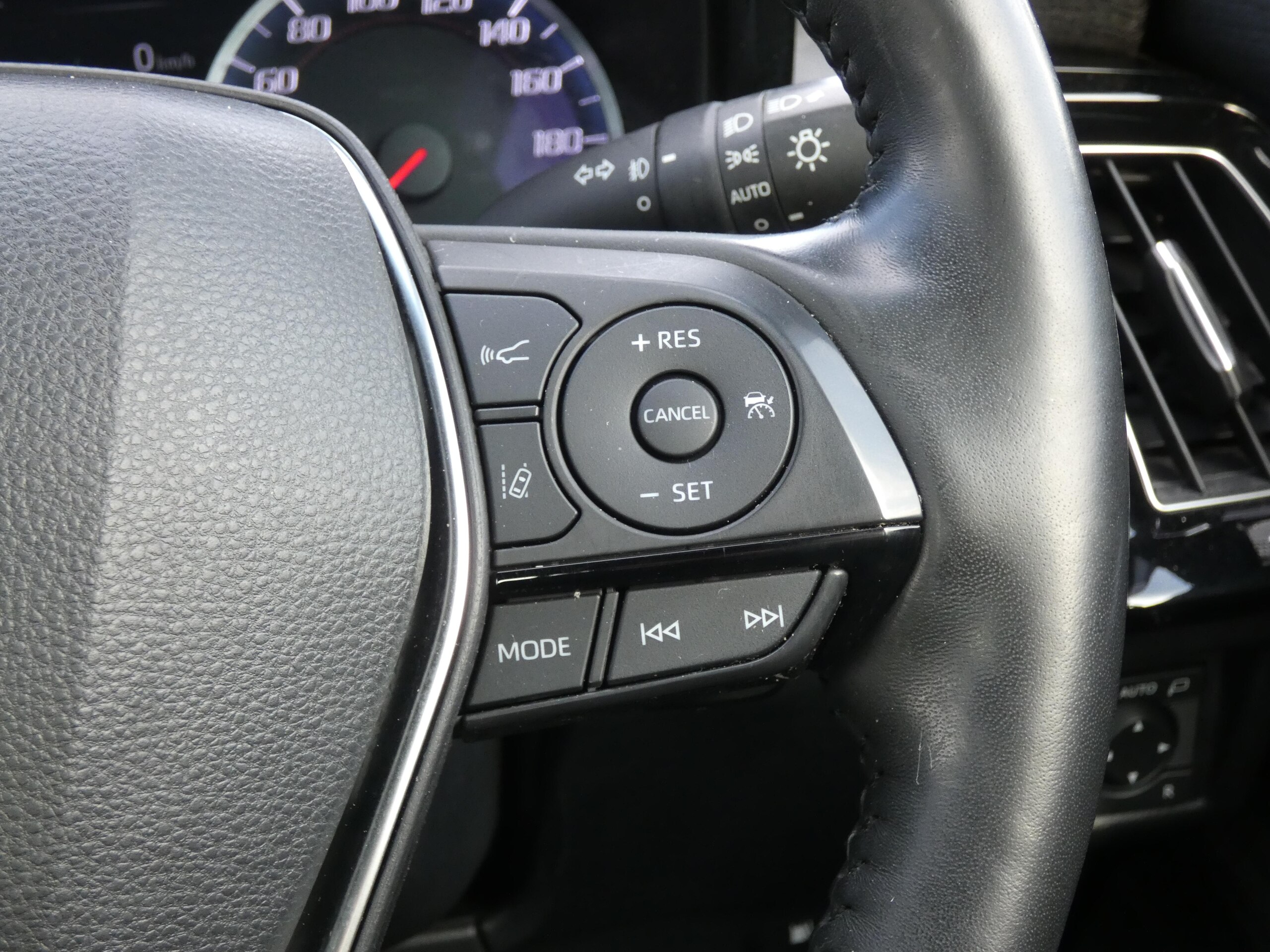 2020 Toyota Crown — photo 2