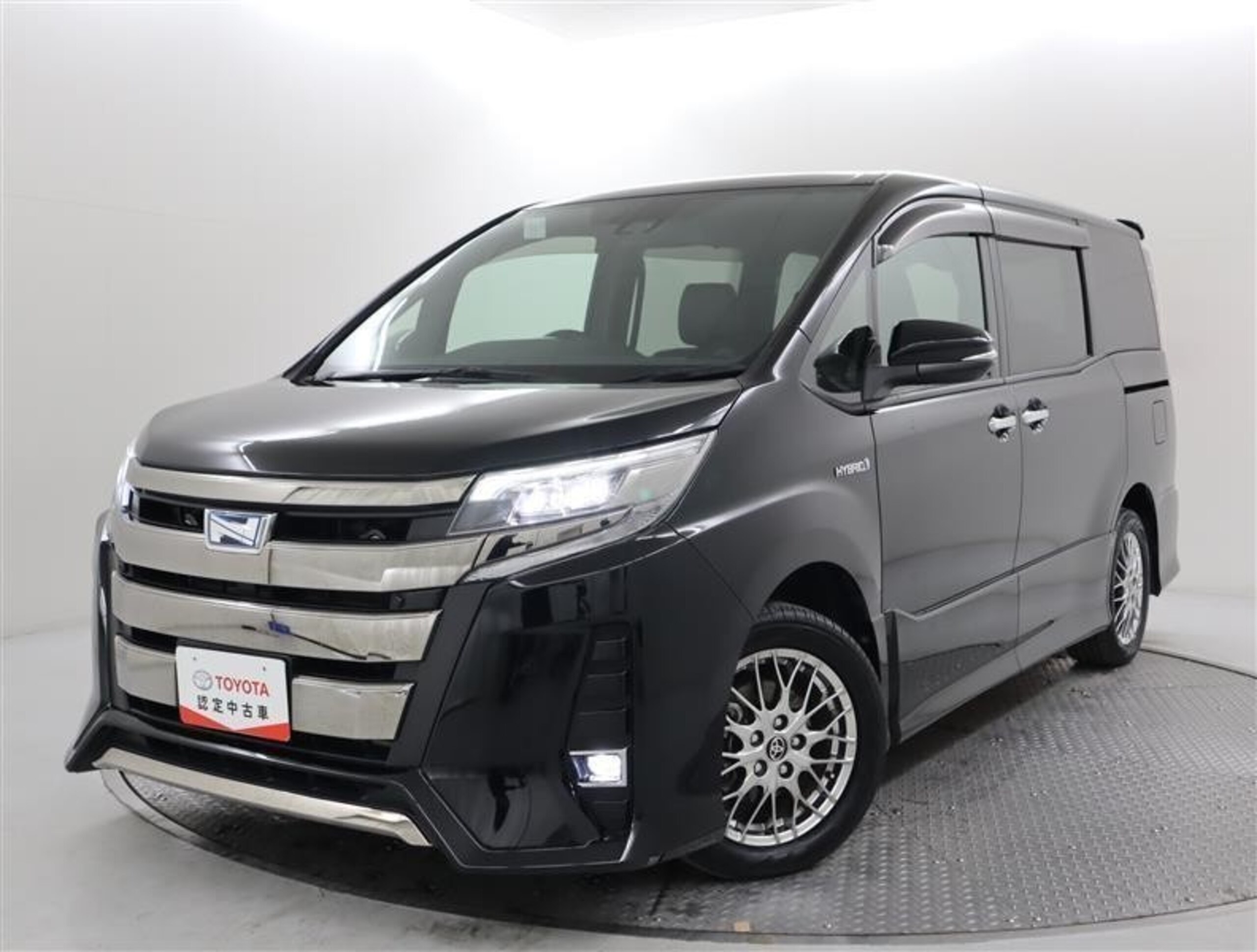 2019 Toyota Noah — photo 2