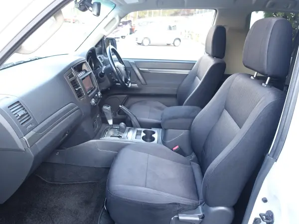 2014 Mitsubishi Pajero — photo 3 | Tuminion Kenya