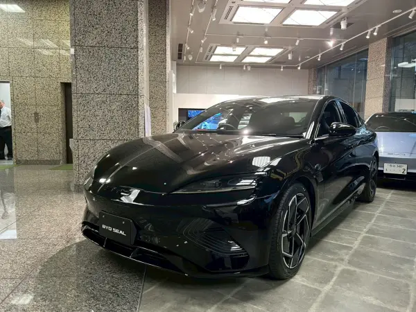 2025 Byd Seal — photo 2