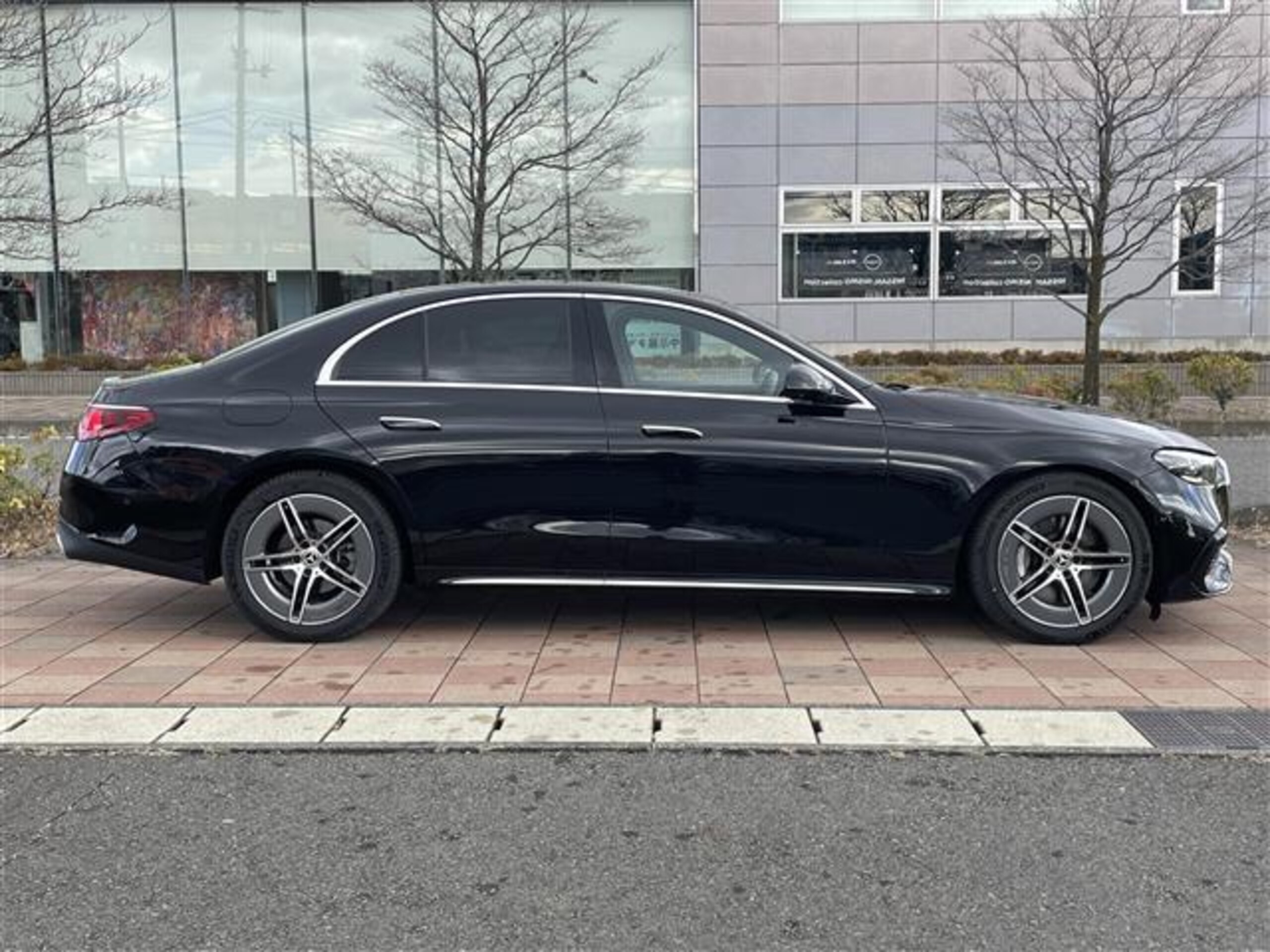 Mercedes-Benz E-Class E200 Avantgarde AMG Line Package (ISG Model) MP202401 Burmester Surround System/Panoramic Sliding Roof/Digital Interior Package/3D Cockpit Display/MBUX Superscreen/Advanced Package/LED Lights/One Owner/Smoke-Free (Obsidian Black) — photo 9