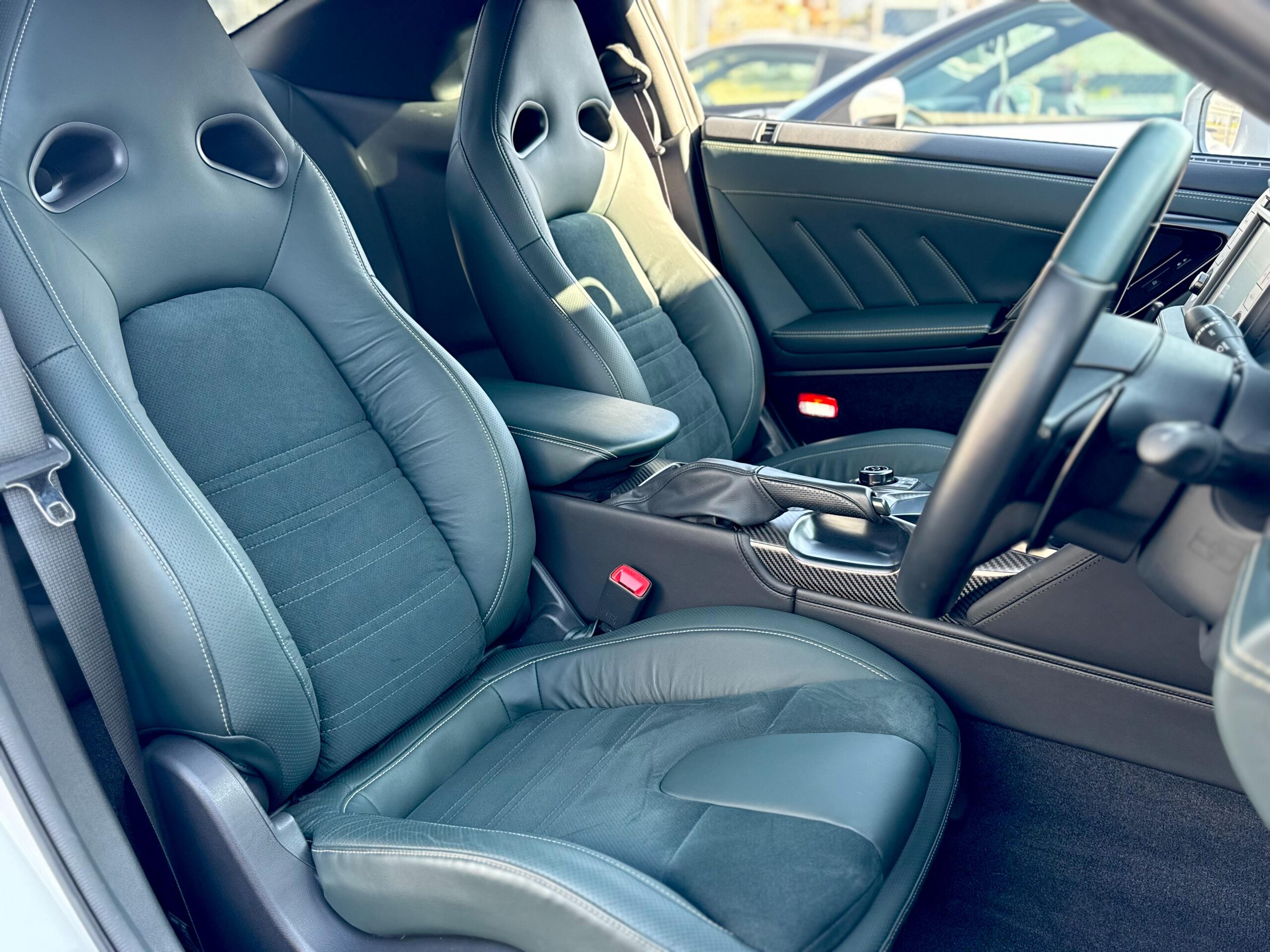 Nissan GT-R 3.8 Premium Edition T-Spec 4WD 2024 Model Special Edition One Owner — photo 8