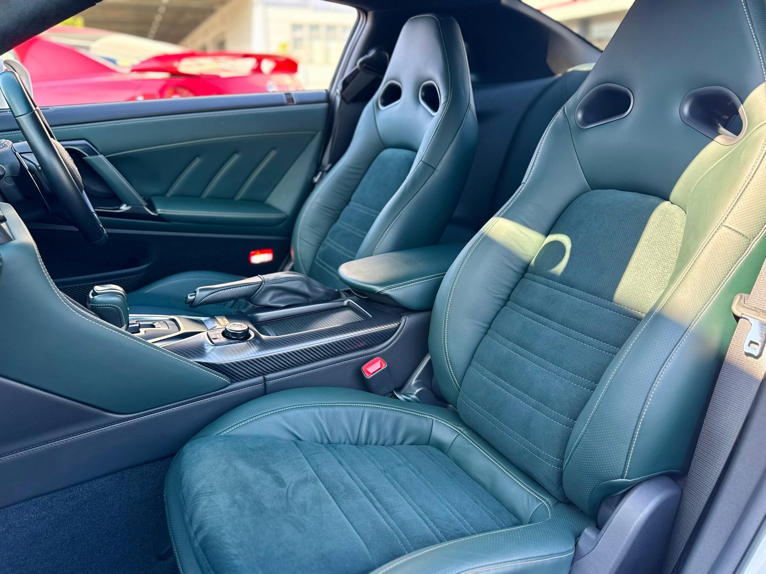 Nissan GT-R 3.8 Premium Edition T-Spec 4WD 2024 Model Special Edition One Owner — photo 9