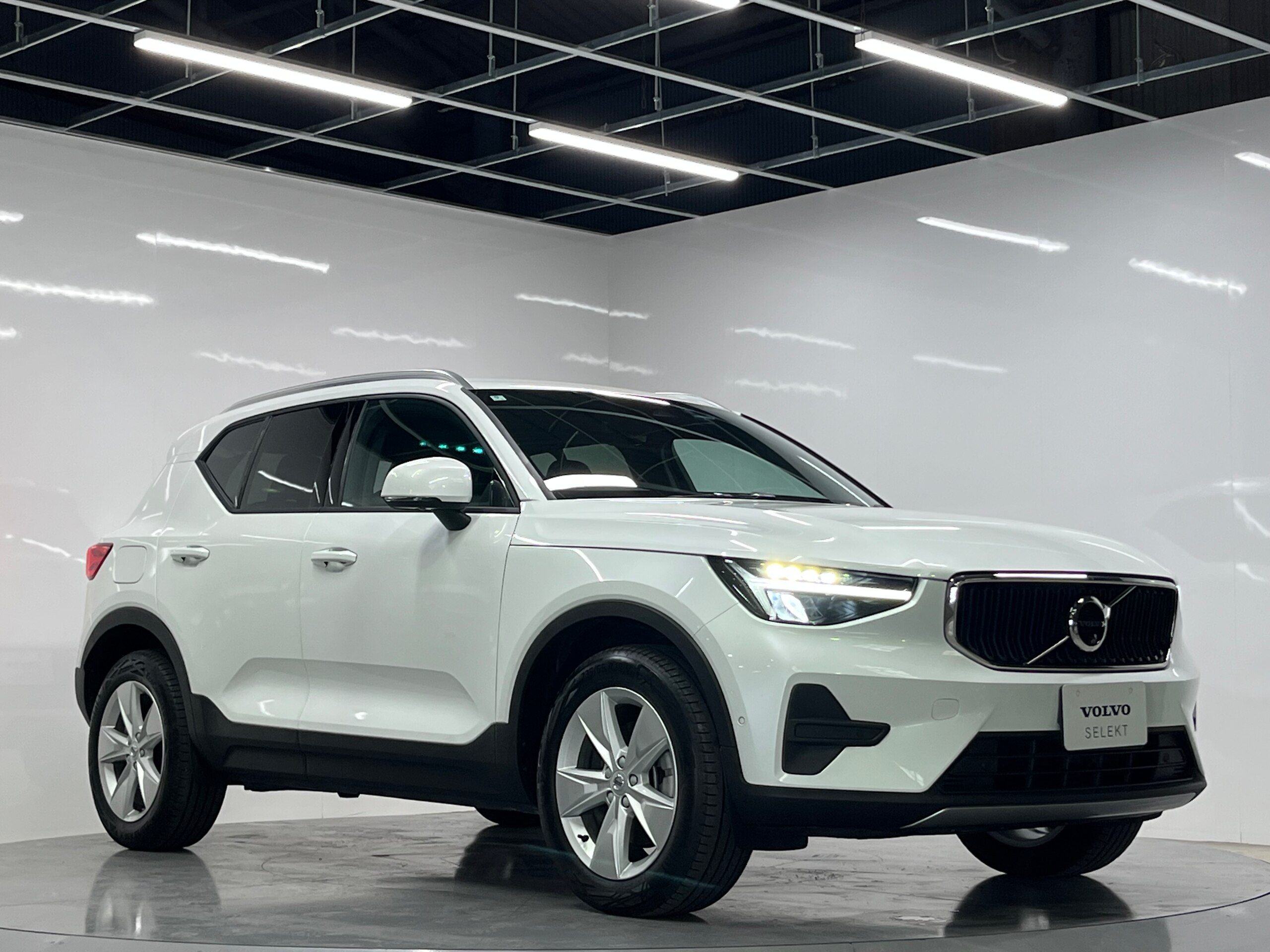 2024 Volvo Xc40 — photo 3