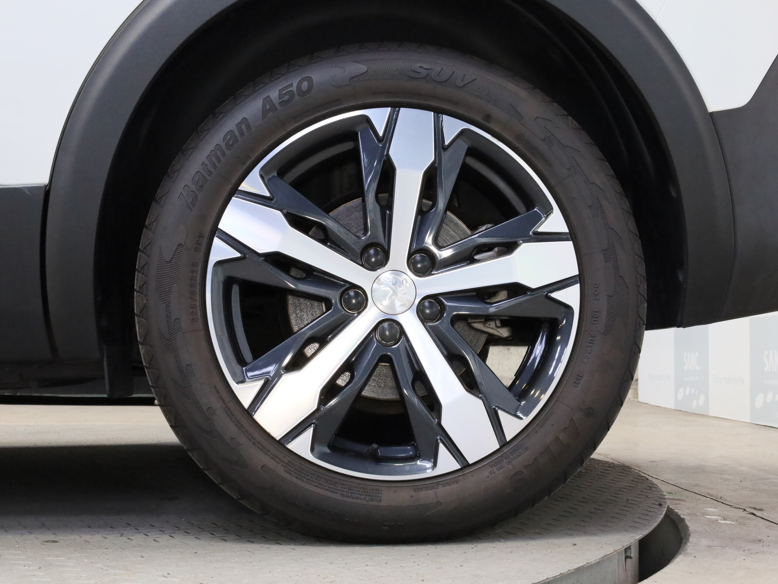 Peugeot 5008 GT BlueHDi Diesel Turbo — photo 9