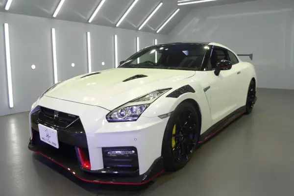 Nissan GT-R 3.8 NISMO 4WD MY20 Model NISMO Sport Resetting Roberta Lifter System Bilstein Damper Exclusive RAYS 20in AW & Brembo Carbon Ceramic Brake Exclusive RECARO Seat BOSE Sound Genuine Navigation TV B Monitor (Brilliant White Pearl 3 Coat Pearl)