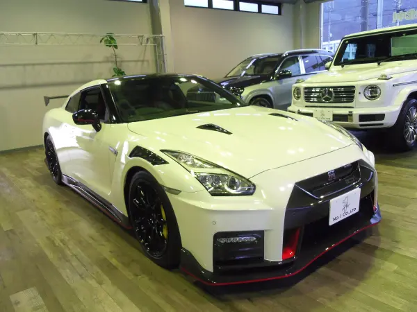 2020 Nissan Gt-r — photo 2