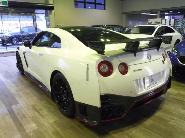 2020 Nissan Gt-r — photo 3