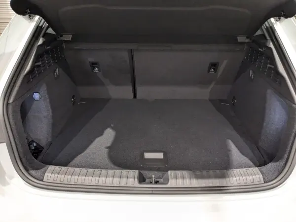 Audi A3 Sportback 30 TFSI S Line Navigation Convenience & Assistance Front Seat Electric (Glacier White Metallic) — photo 9