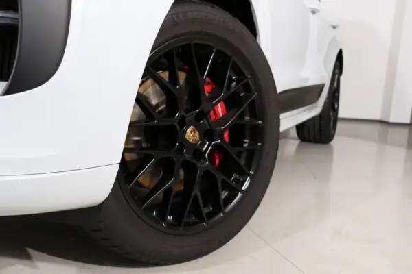 2020 Porsche Macan — photo 3