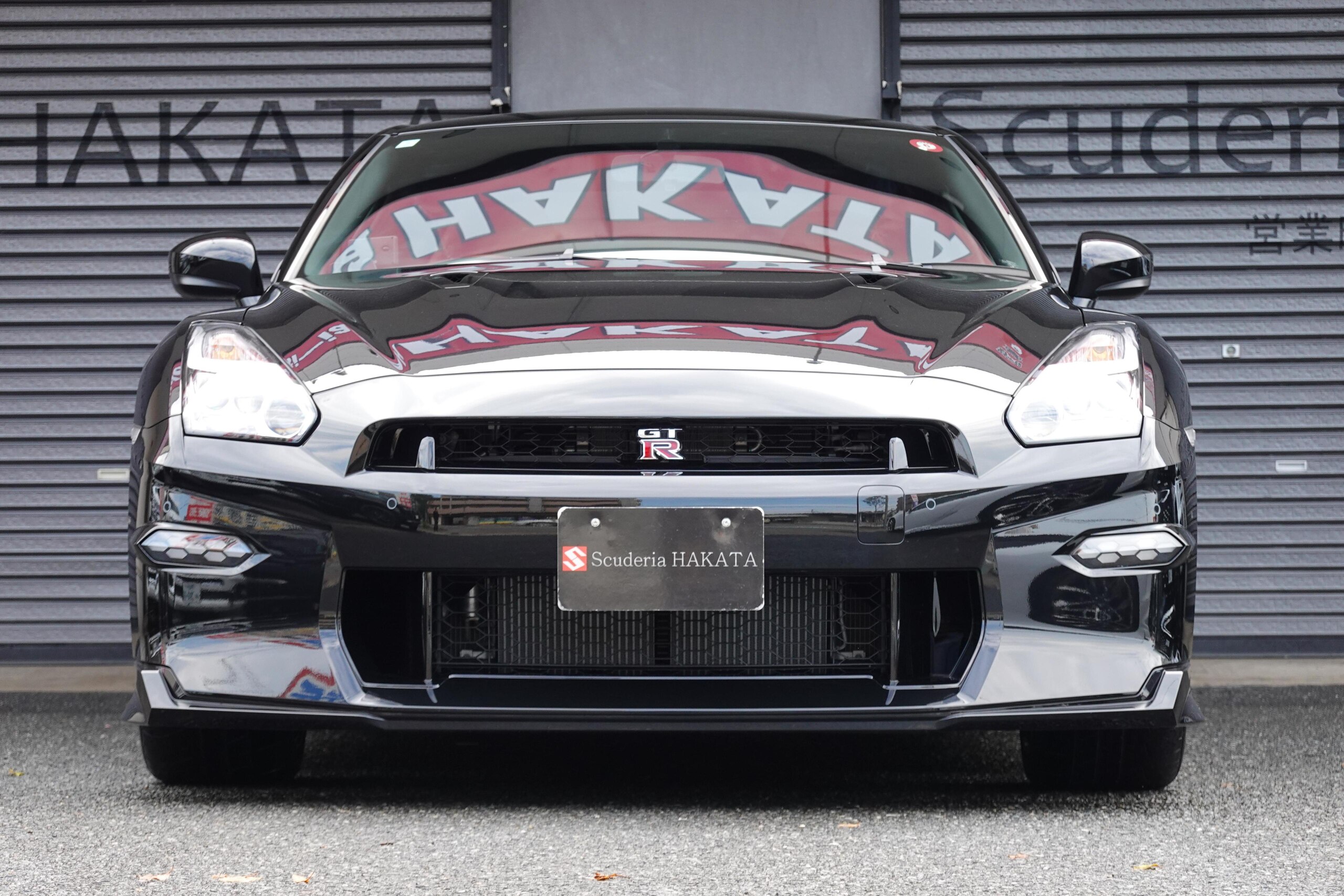 2023 Nissan Gt-r — photo 2