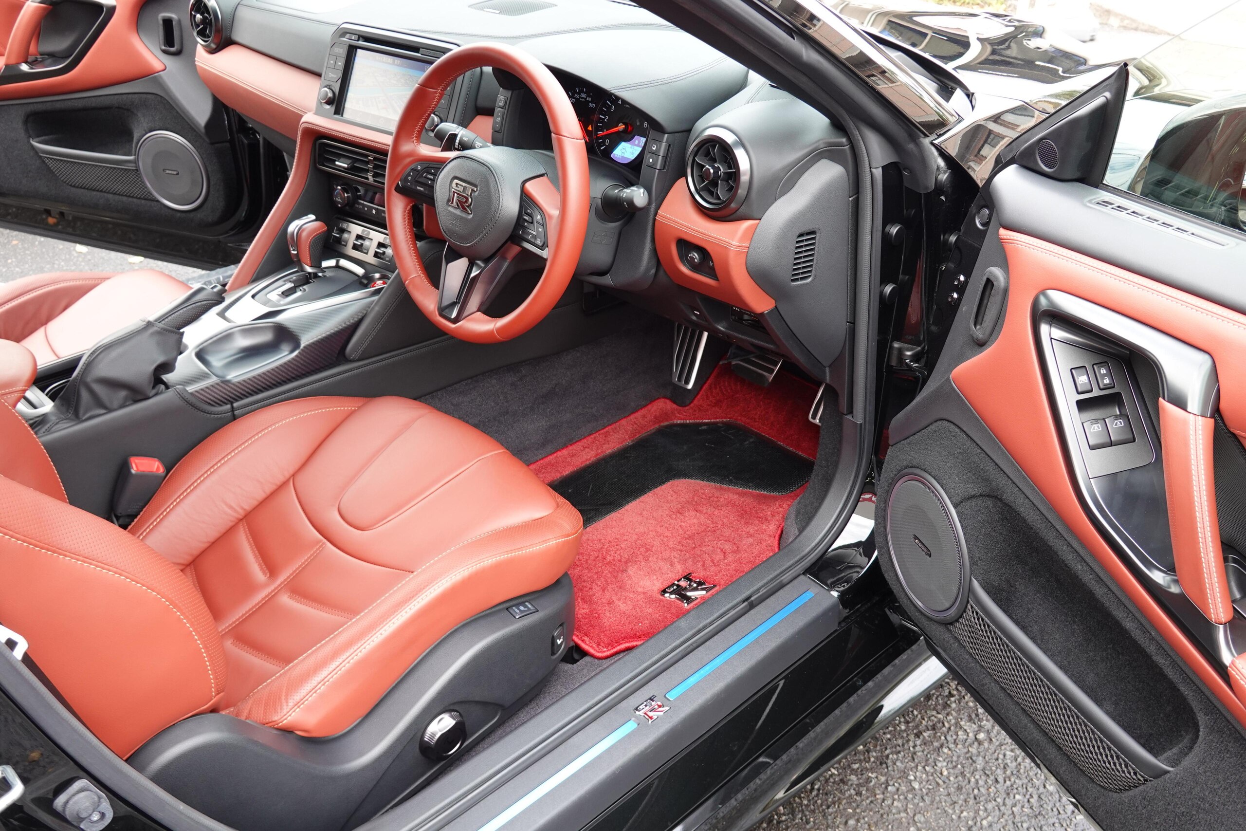 Nissan GT-R 3.8 Premium Edition AWD — photo 7