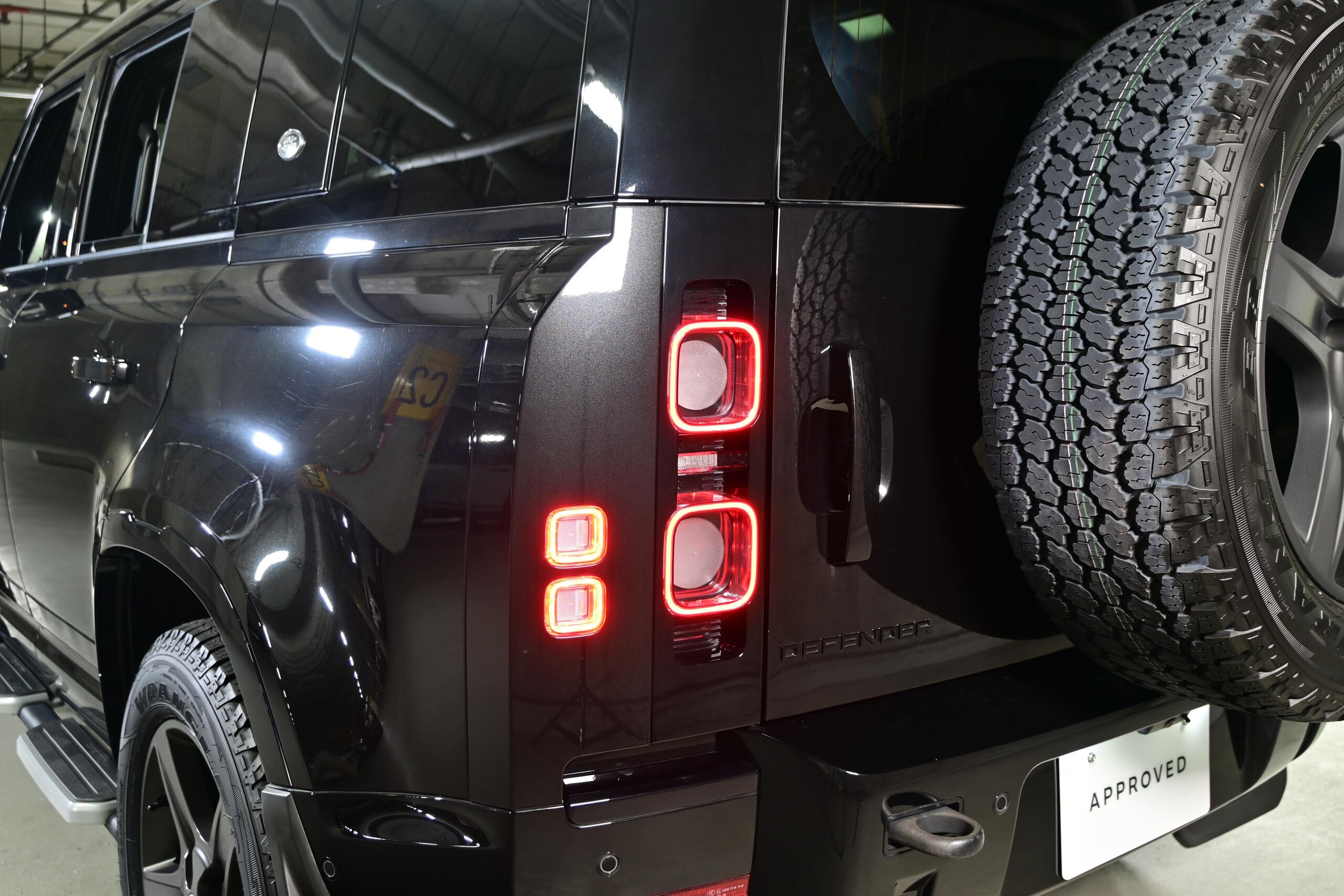 2022 Landrover Defender — photo 2