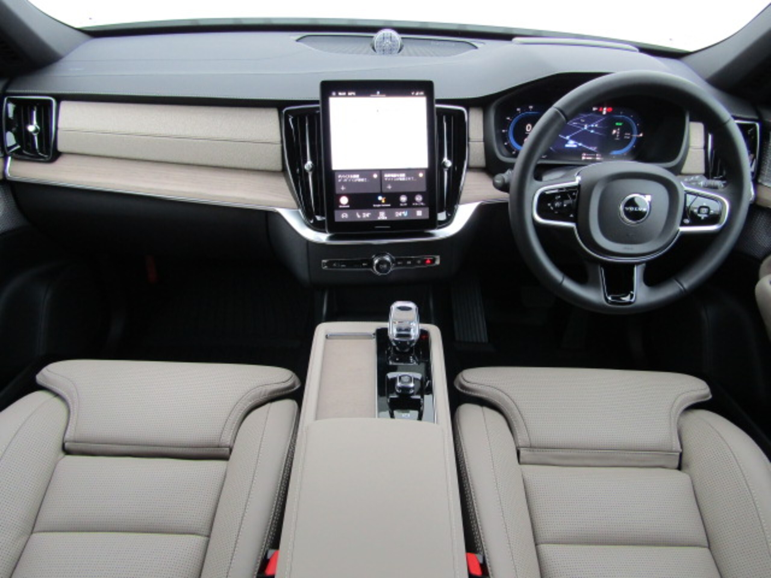 2025 Volvo Xc90 — photo 2
