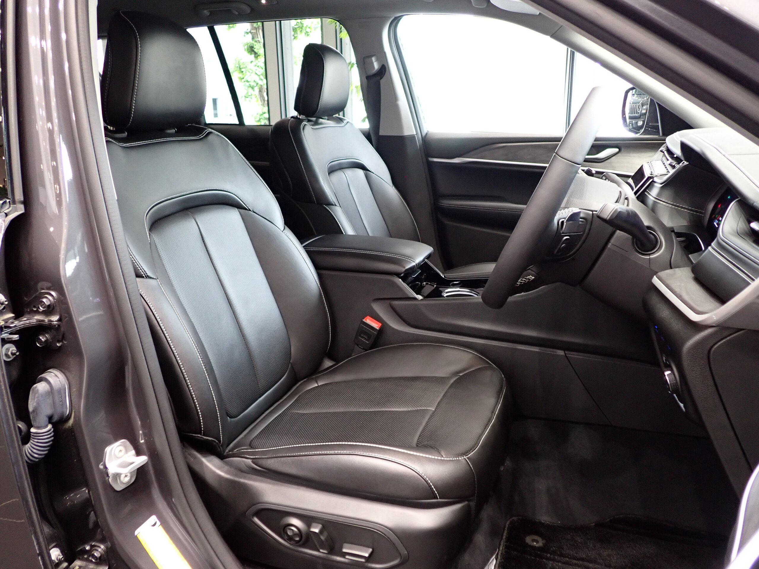 2023 Jeep Grand Cherokee — photo 3